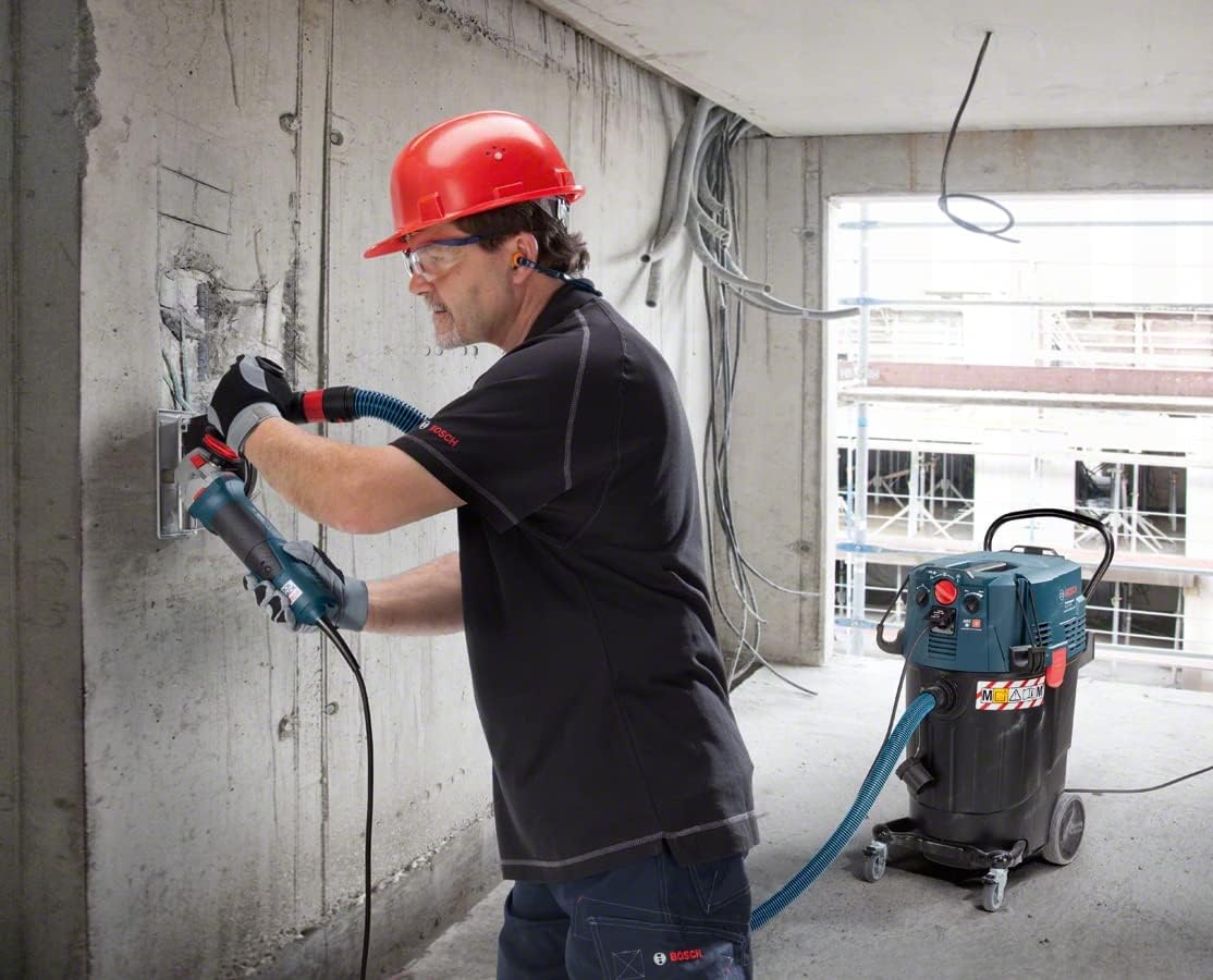 Bosch Professional stofzuiger voor nat en droog GAS 55 M AFC (incl. spleetzuigmond, 35mmØ, afvoerzak, bocht, vloerzuigmondset, 1 platte plooifilter PES, 3x0,35m zuigbuis, slang 5m met gereedschapsmof) - Maat 55 Liter, Stofklasse M