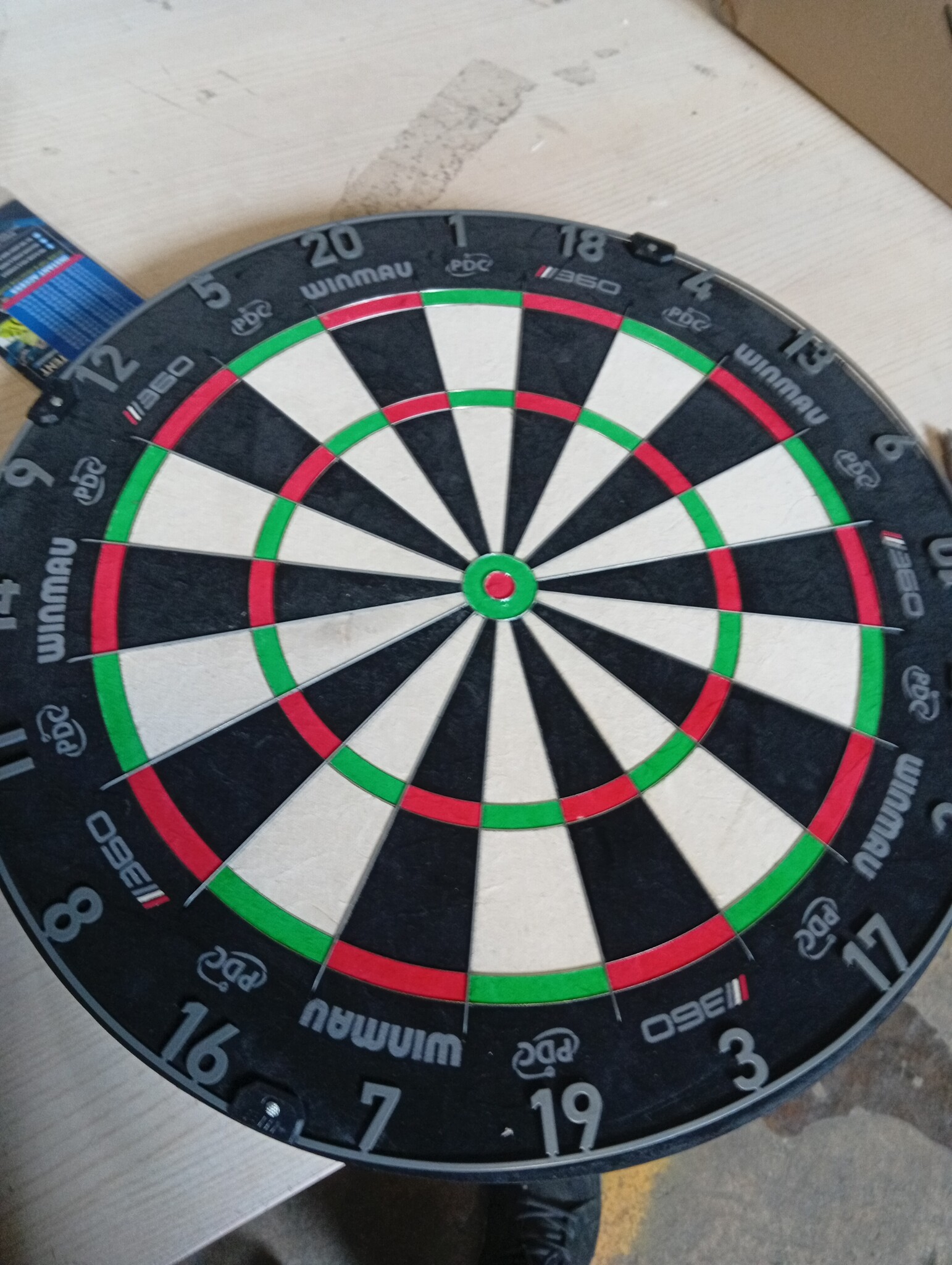 WINMAU Blade 6 Steeldartbord - Officieel PDC Goedgekeurd - 54% Korting