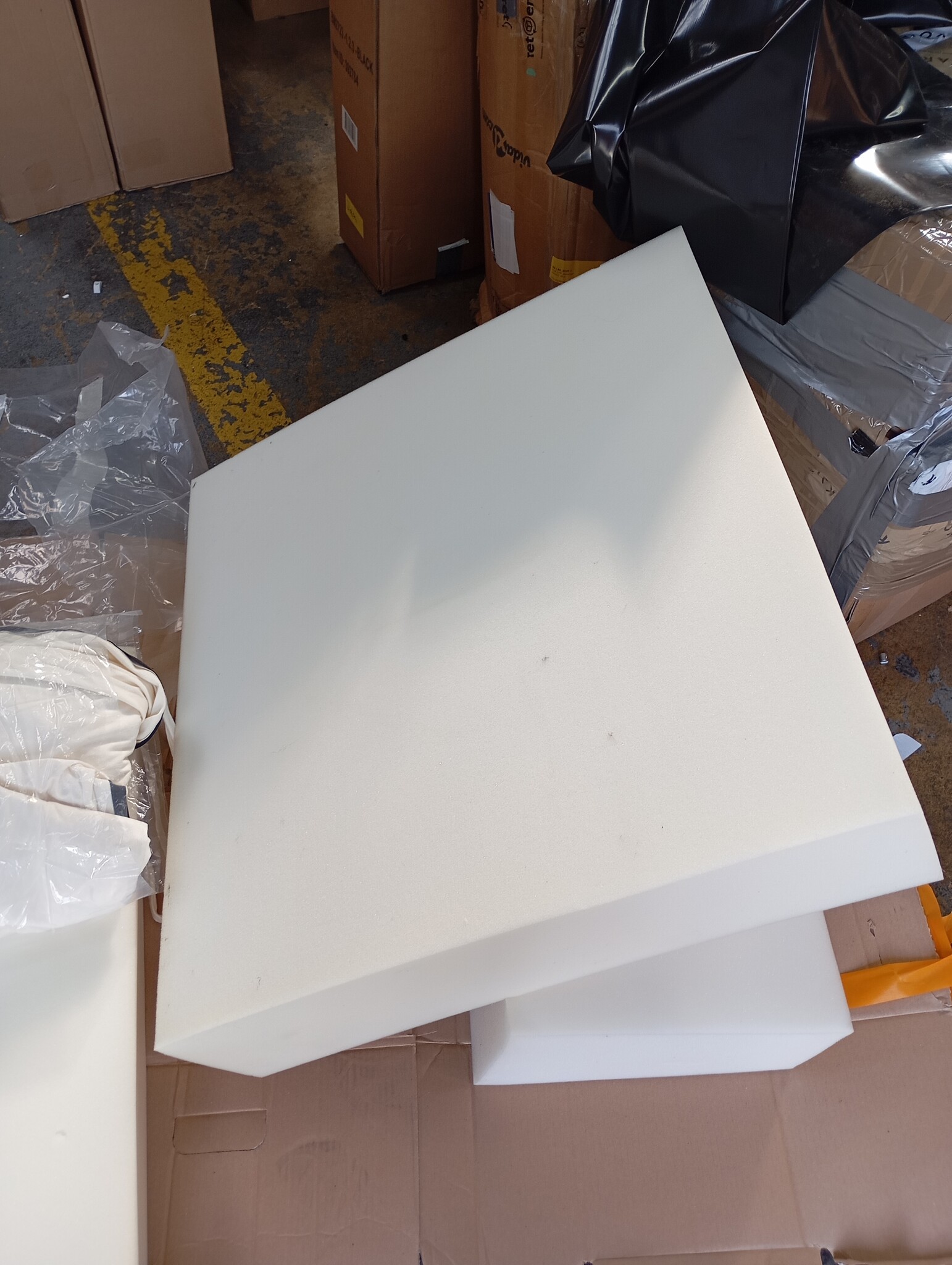 Luxe logeermatras - beige - camping matras - reismatras - opvouwbaar matras - 200 x 70 x 15 - met kussens