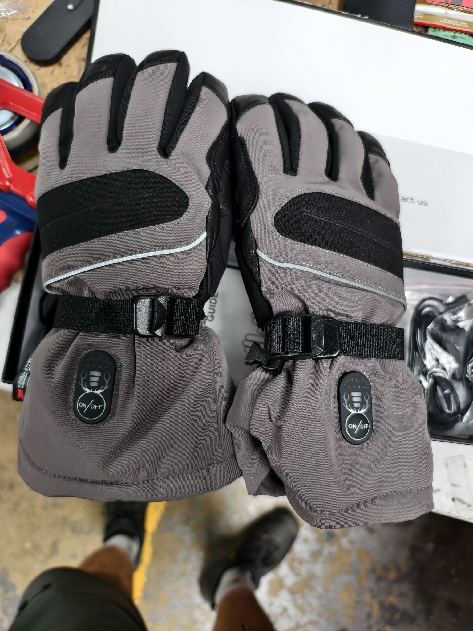 Day Wolf Heated Gloves for Men & Women – 10h Heat, USB-C PD 2h Fast Charge, Waterproof with Thinsulate insulation, Touchscreen, 3 Heat Levels 40/50/60°C for Skiing & Snowboarding