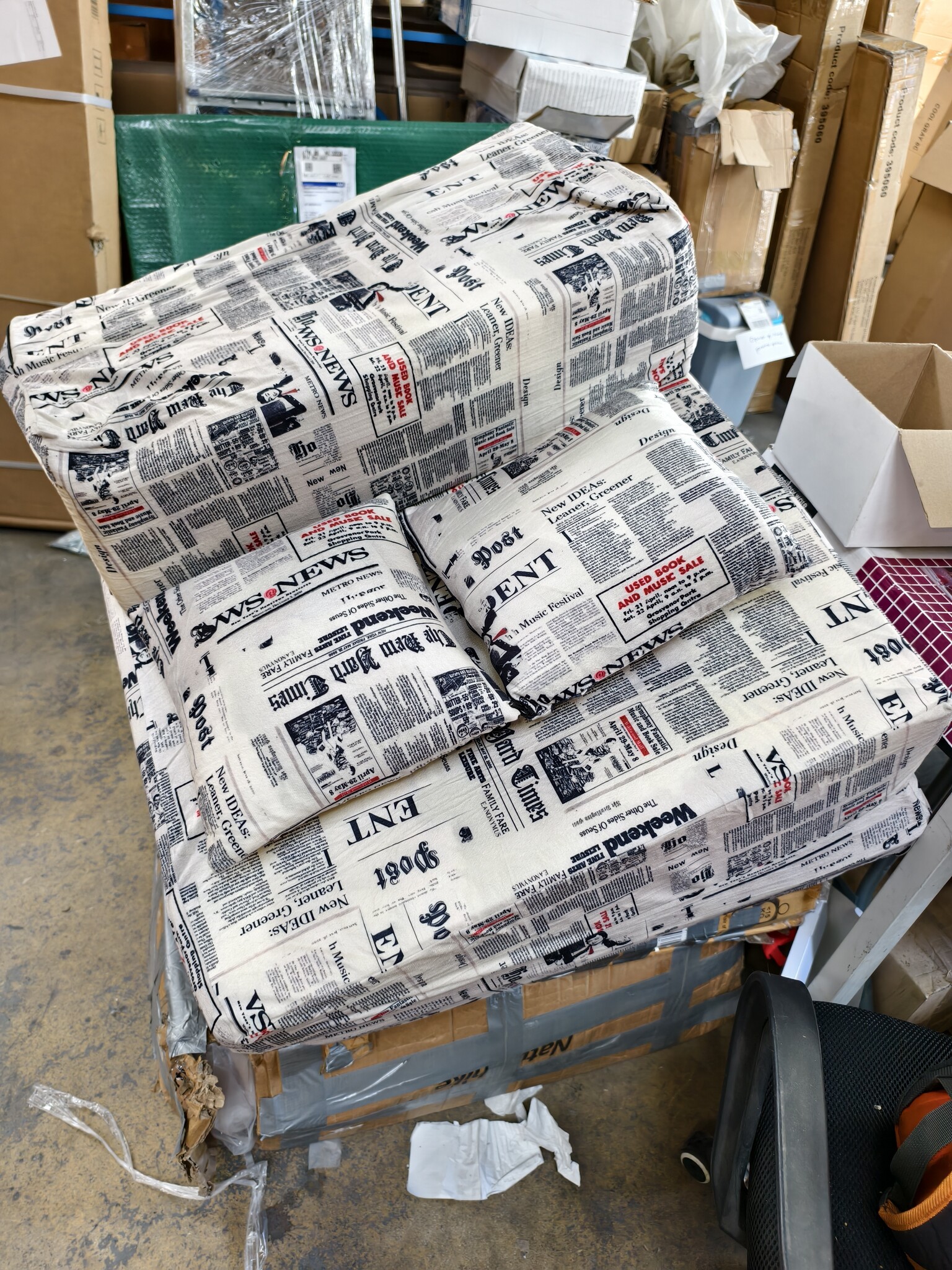 Luxe logeermatras - newspaper - camping matras - reismatras - opvouwbaar matras - 200 x 70 x 15 - met kussens