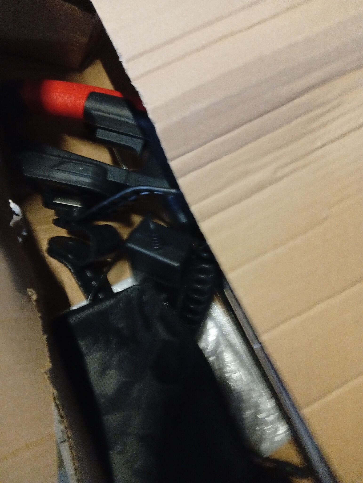 Snoerloze Grastrimmer 24V | 53% Korting | 2 Accu's, 6 Metalen & 10 Plastic Messen