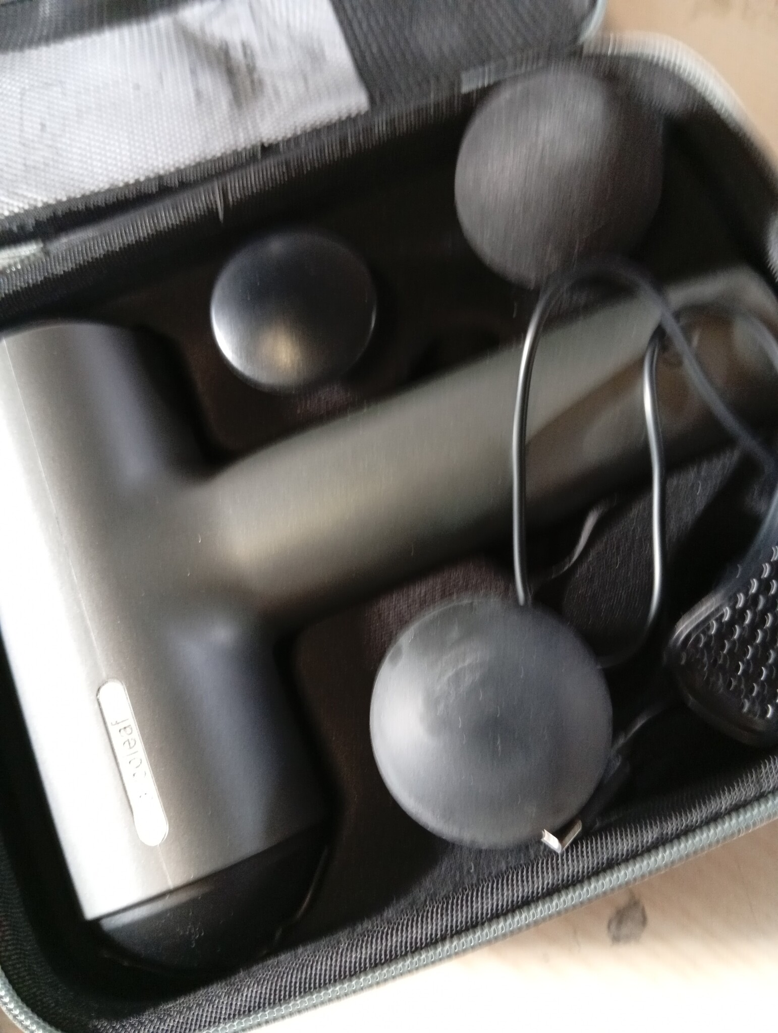 Arboleaf Massage Gun - Deep Tissue Massager - 6 Snelheden - 7 Opzetstukken - Zwart