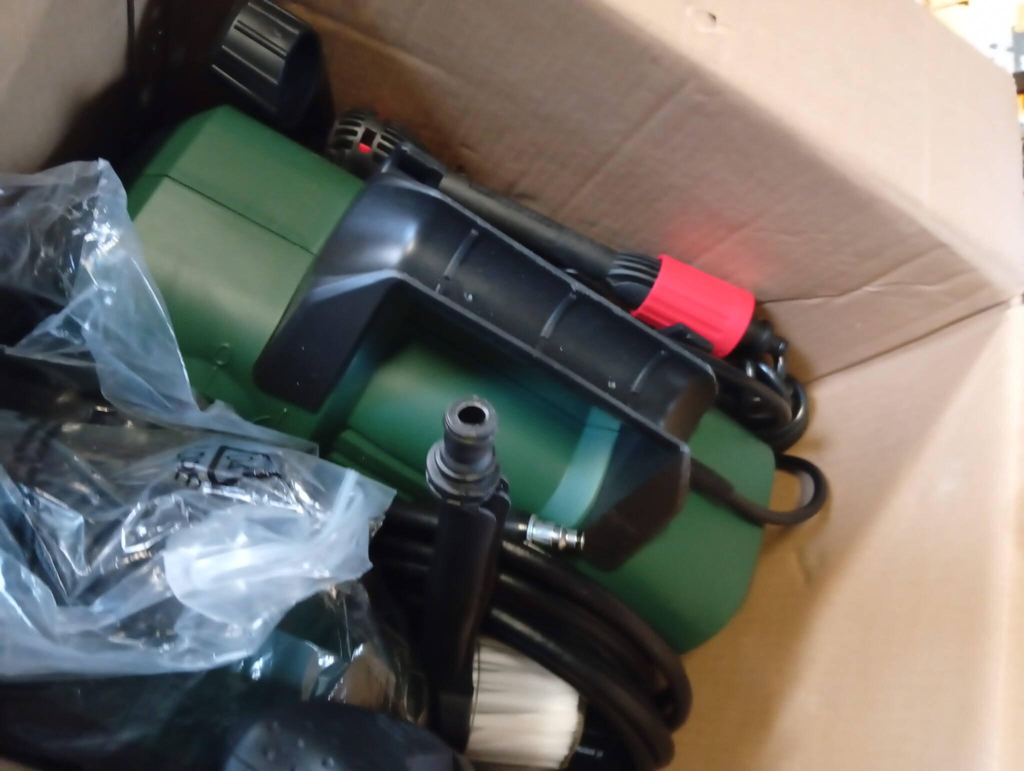 Bosch Hogedrukreiniger EasyAquatak 120 (1500 W, inclusief huis- en autoset, max. pomphoeveelheid: 350 l/u, in kartonnen doos)