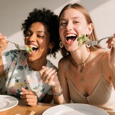 HIKAA Bestekset voor 4 personen, van gehamerd, 20-delig, eetbestek 18/10, roestvrij staal, bestek voor thuis, feesten, bruiloften, bestekset, hoogglans gepolijst, vaatwasmachinebestendig, zilver
