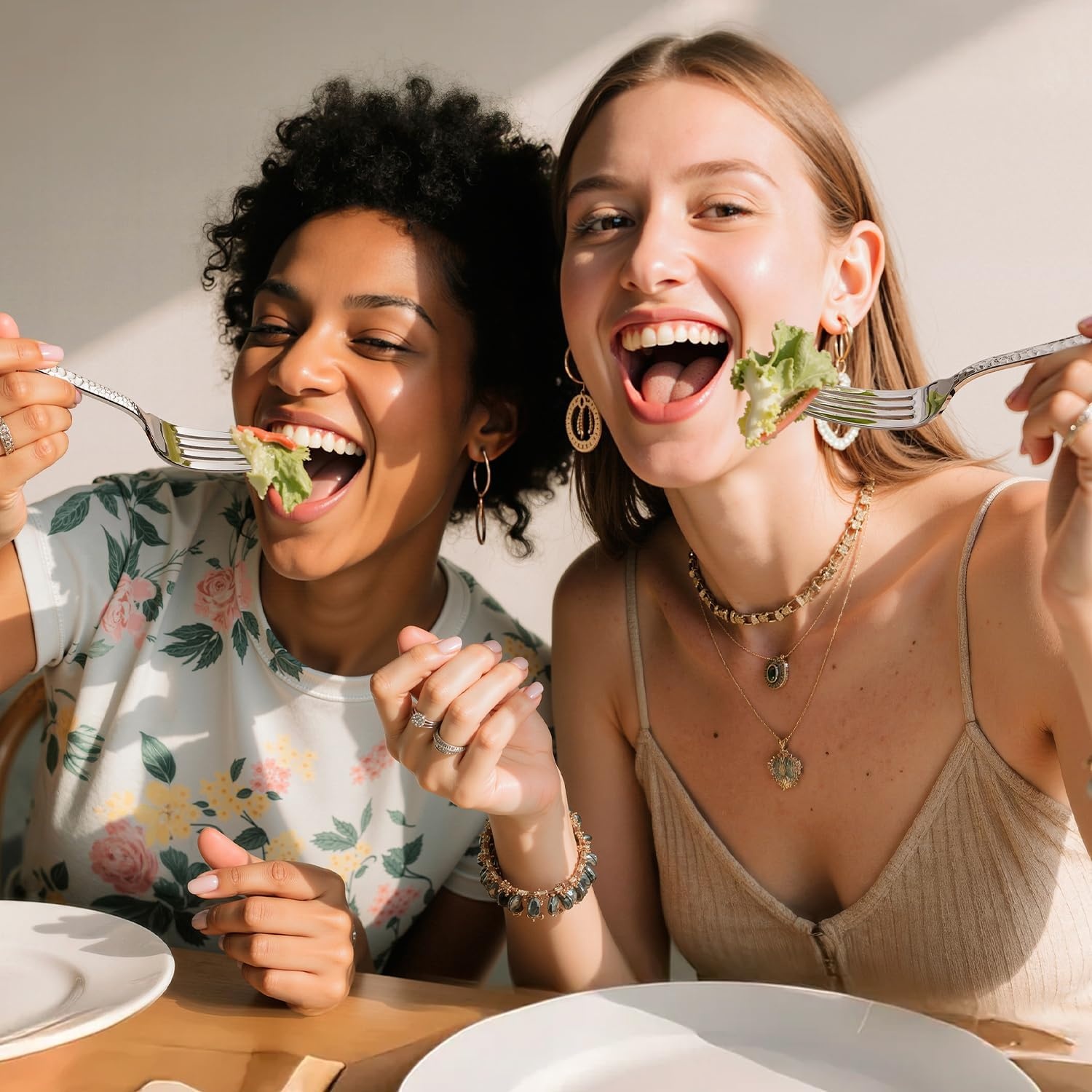 HIKAA Bestekset voor 4 personen, van gehamerd, 20-delig, eetbestek 18/10, roestvrij staal, bestek voor thuis, feesten, bruiloften, bestekset, hoogglans gepolijst, vaatwasmachinebestendig, zilver