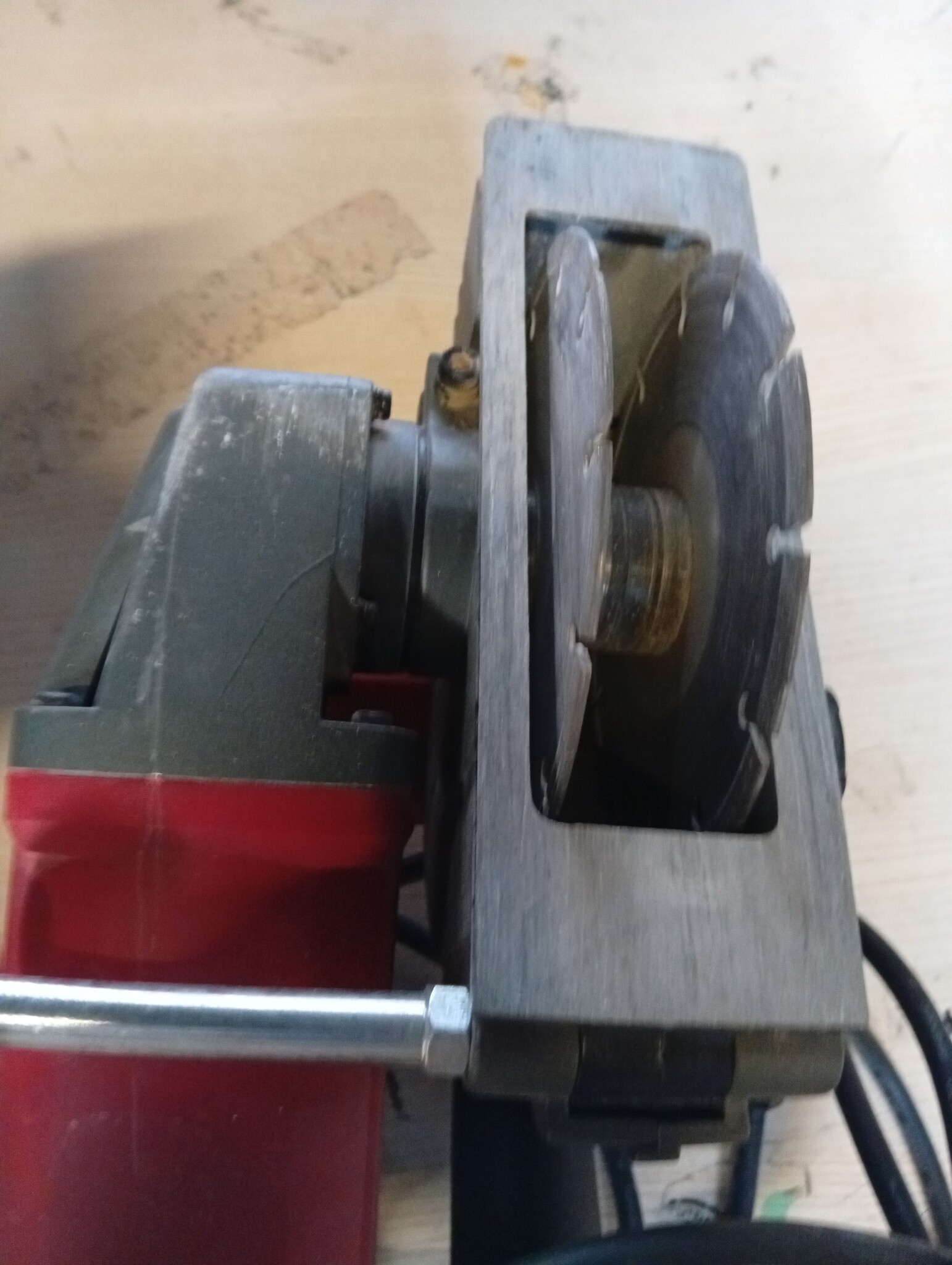 Krachtige Muurfrees 1700W - Sleuven tot 38mm breed, 40mm diep - 59% Korting!
