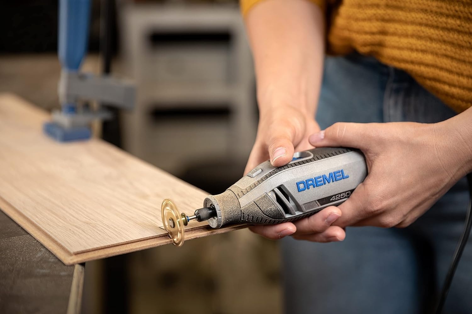 Dremel 4250 Multitool 175 W, rotatiegereedschapset met 35 accessoires, 175 W motor met elektronische feedback, variabele snelheid 5.000-35.000 o.p.m.