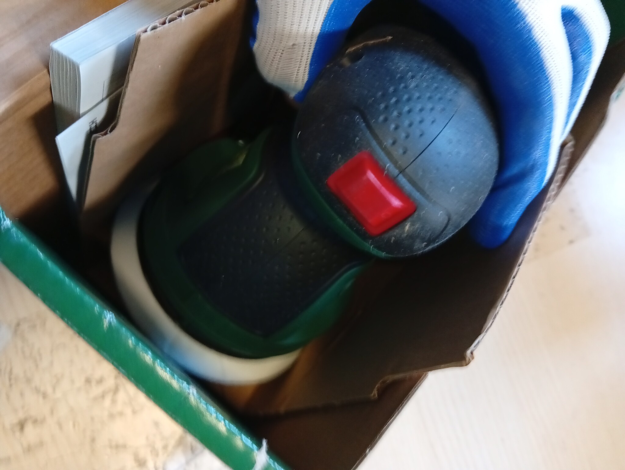 Bosch accu-excenterschuurmachine EasyOrbit 18V-10 (schuren van kleine tot middelgrote houten, gelakte en geverfde oppervlakken, diameter: 125 mm; 18 V systeem; zonder accu)