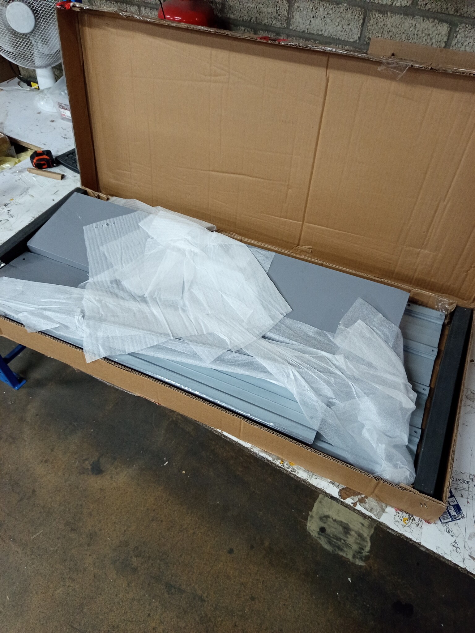 vidaXL Tuinschuur met verlengd dak 277x110,5x181 cm staal lichtgrijs