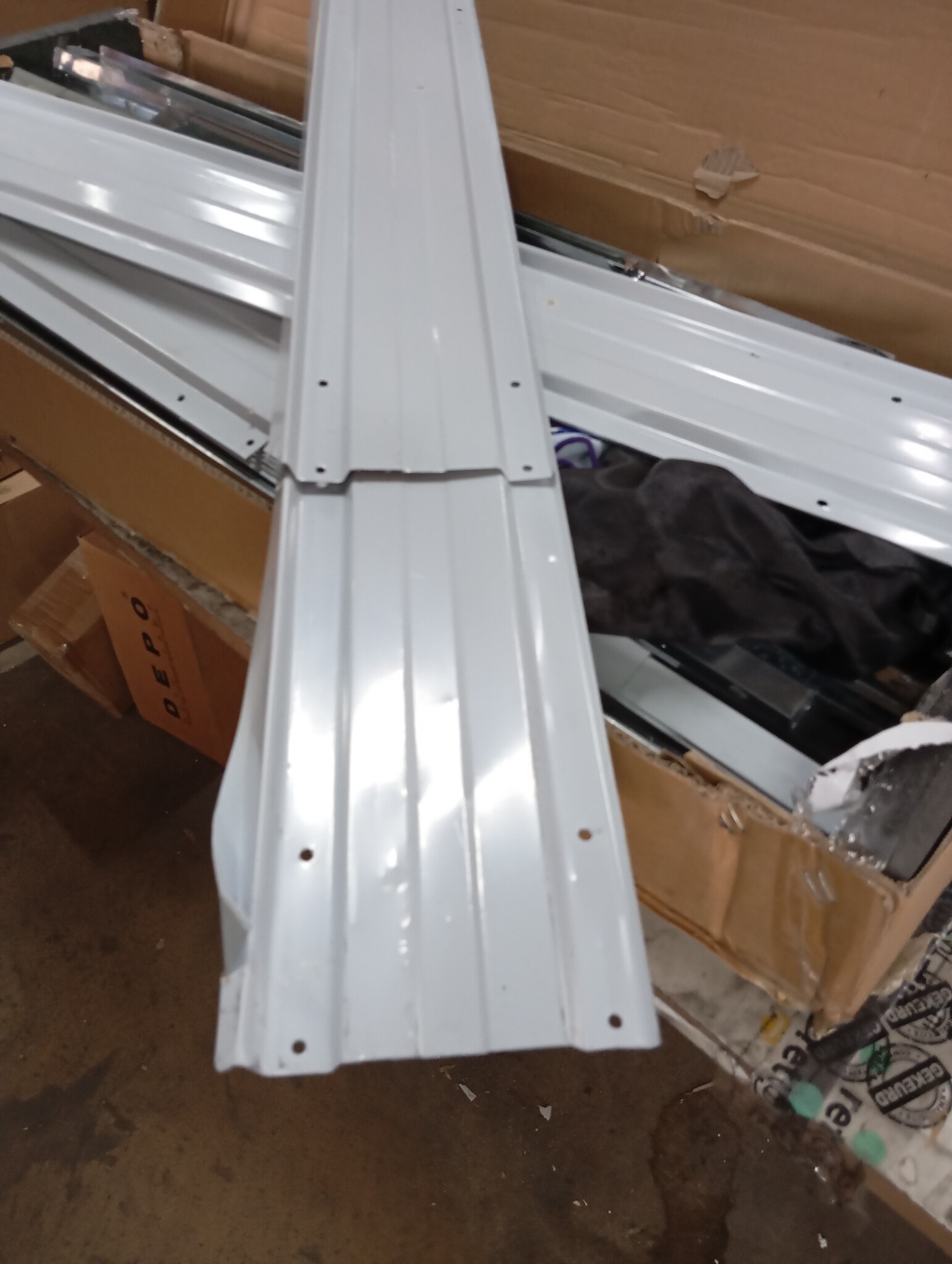 vidaXL Tuinschuur met verlengd dak 277x110,5x181 cm staal lichtgrijs