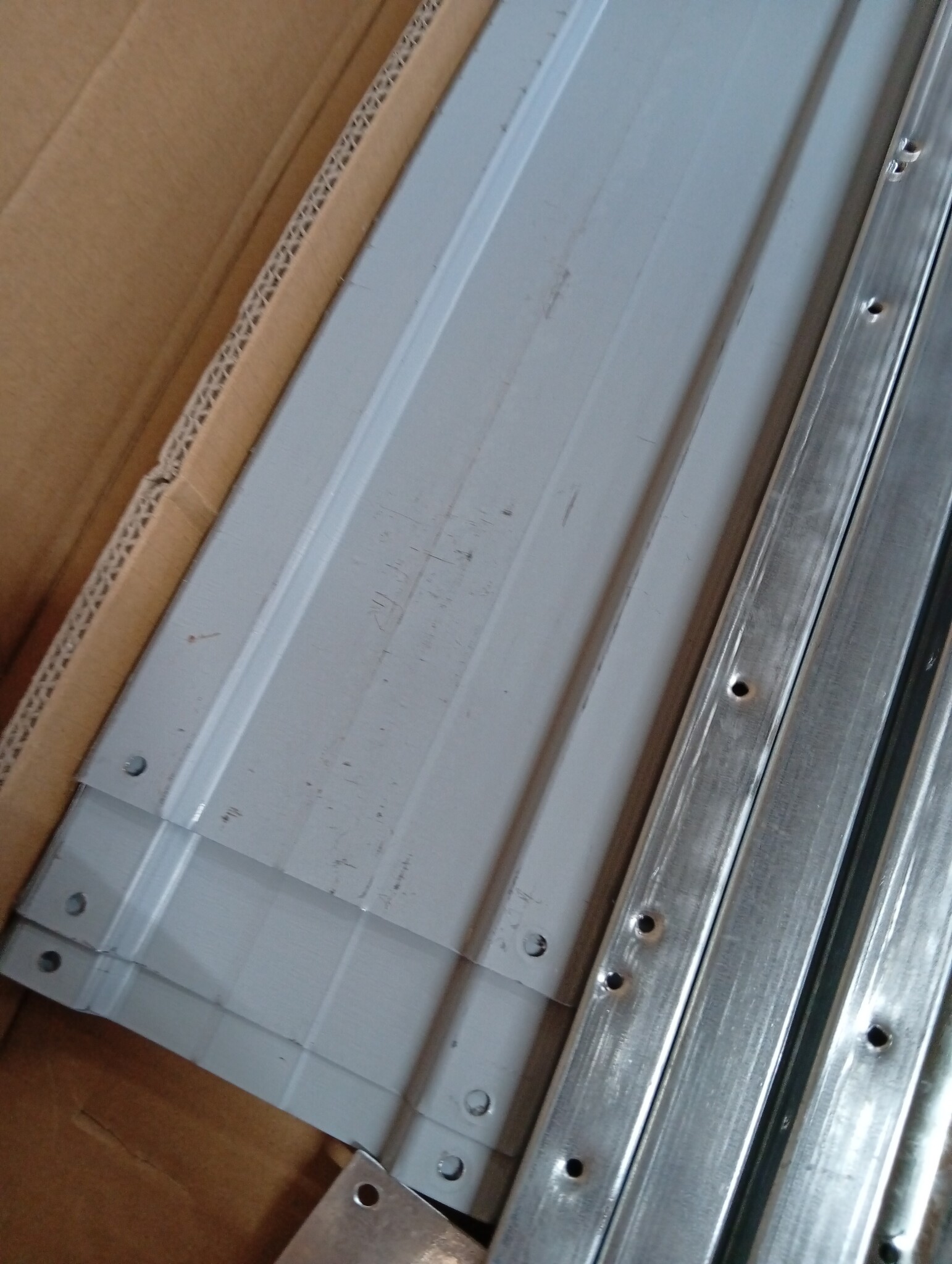 vidaXL Overkapping voor robotmaaier 92x97x63 cm staal grijs