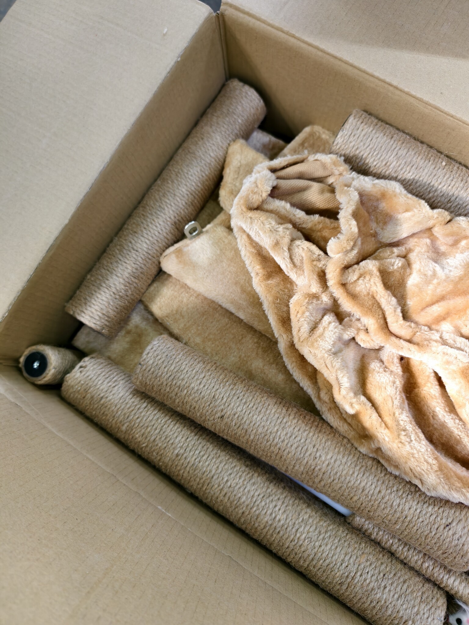 XXL Krabpaal Beige 135cm | Stabiele Kattenboom met Huisje & Draaibaar Platform (47% Korting)