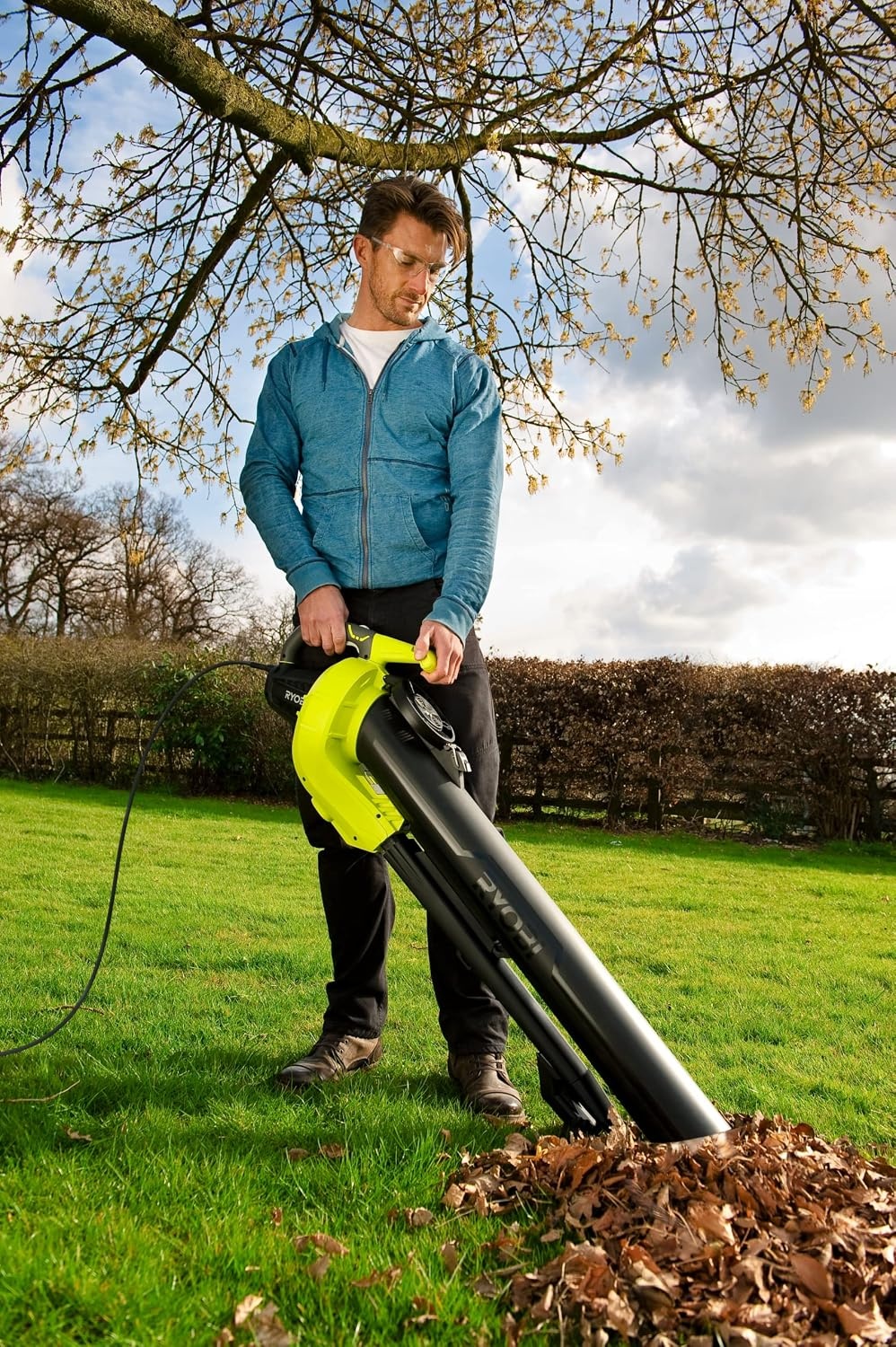 RYOBI RBV3000CESV Elektrische bladzuiger, 3000 W, luchthoeveelheid 16 m³/min, luchtsnelheid 375 km/u, opvangzakgrootte 45 l, bladverliezende hakverhouding 16:1