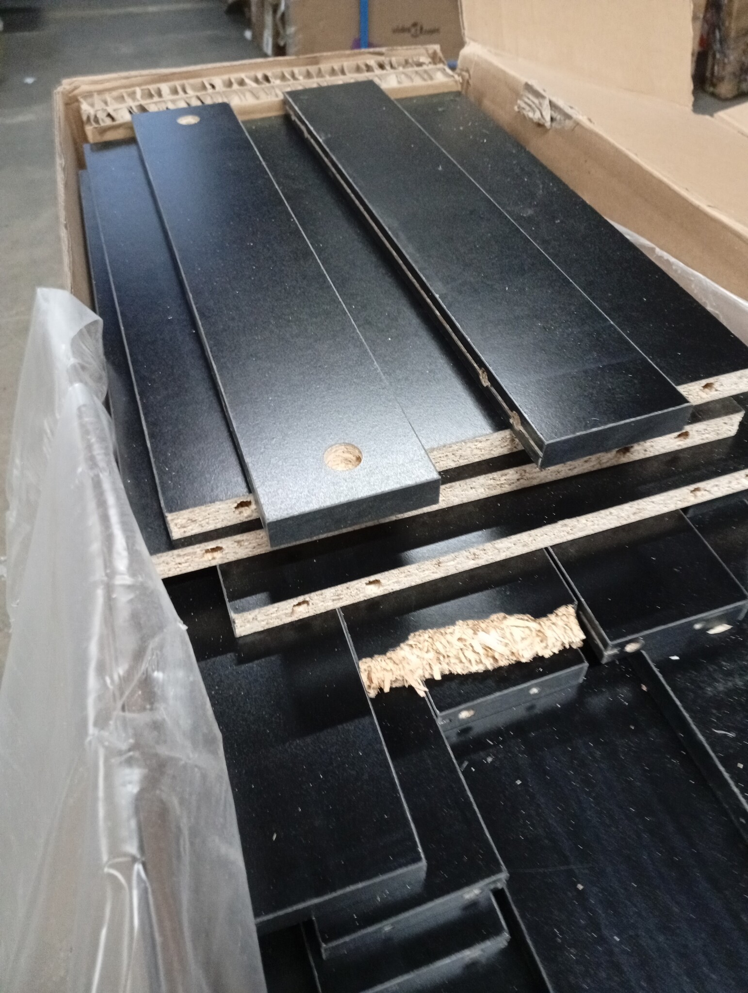 vidaXL Vitrinekast 120x30,5x70 cm bewerkt hout zwart