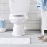 Amazon Basics Toiletbril, robuuste toiletzitting van ureummateriaal met soft-close-mechanisme, gemakkelijk afneembaar, U-vormig, 37 x 42,5 cm, universele maat, wit