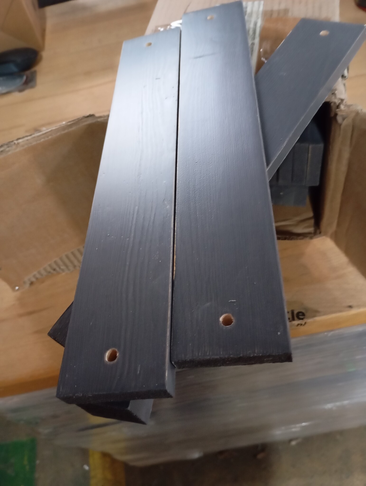 vidaXL Plantenstandaard grijs 104,5x25x109,5 cm massief grenenhout