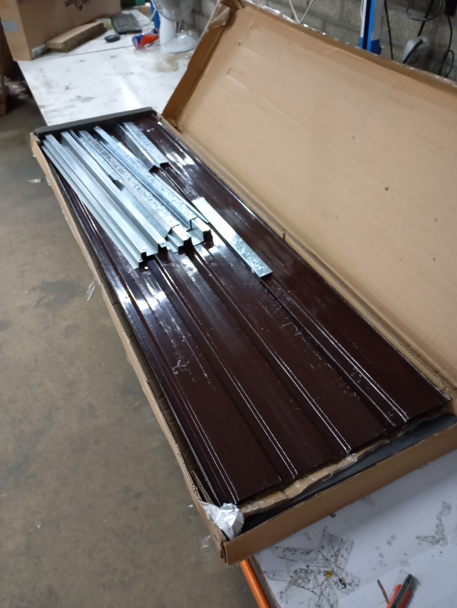 Tuinberging Staal Bruin 257x205x178 cm - 55% Korting