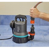 Gardena schoon-water-dompelpomp 9000: Schoon-water-pomp met een capaciteit van 9.000 l/u, vlotterschakelaar met permanente functie, vlakafzuiging tot 2 mm, snelkoppelingssysteem, 300 W (09030-20) - Maat bis zu 9.000 l/h - Schwimmerschalter