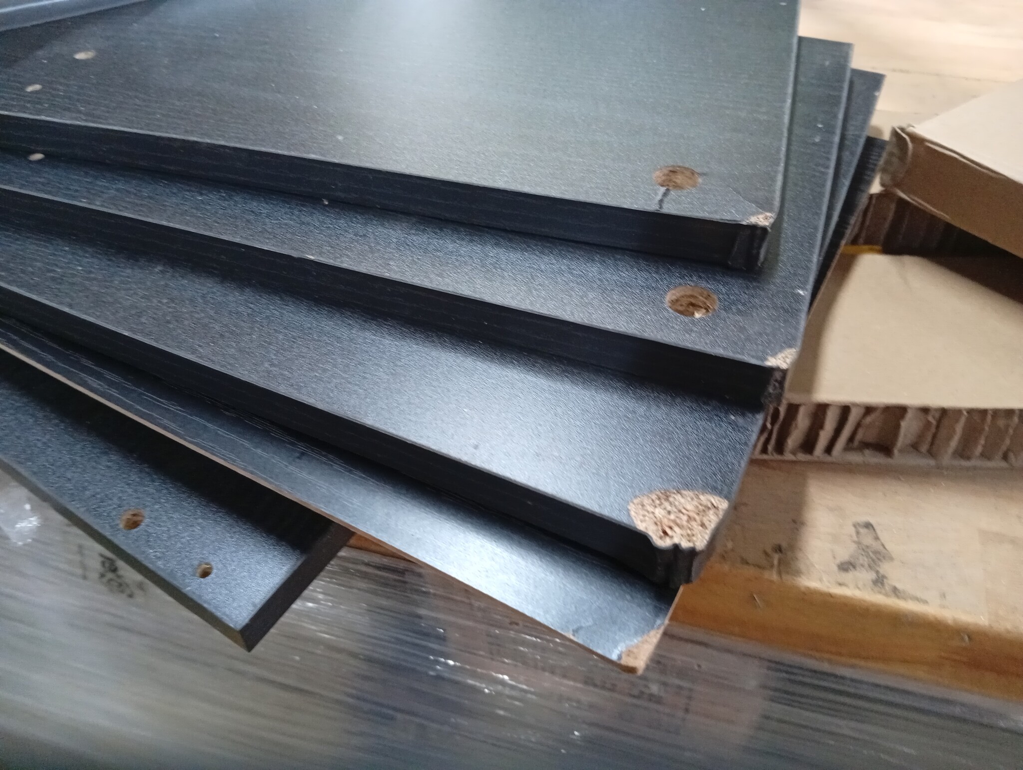 vidaXL Badkamerwandkast 60x25x30 cm bewerkt hout zwart