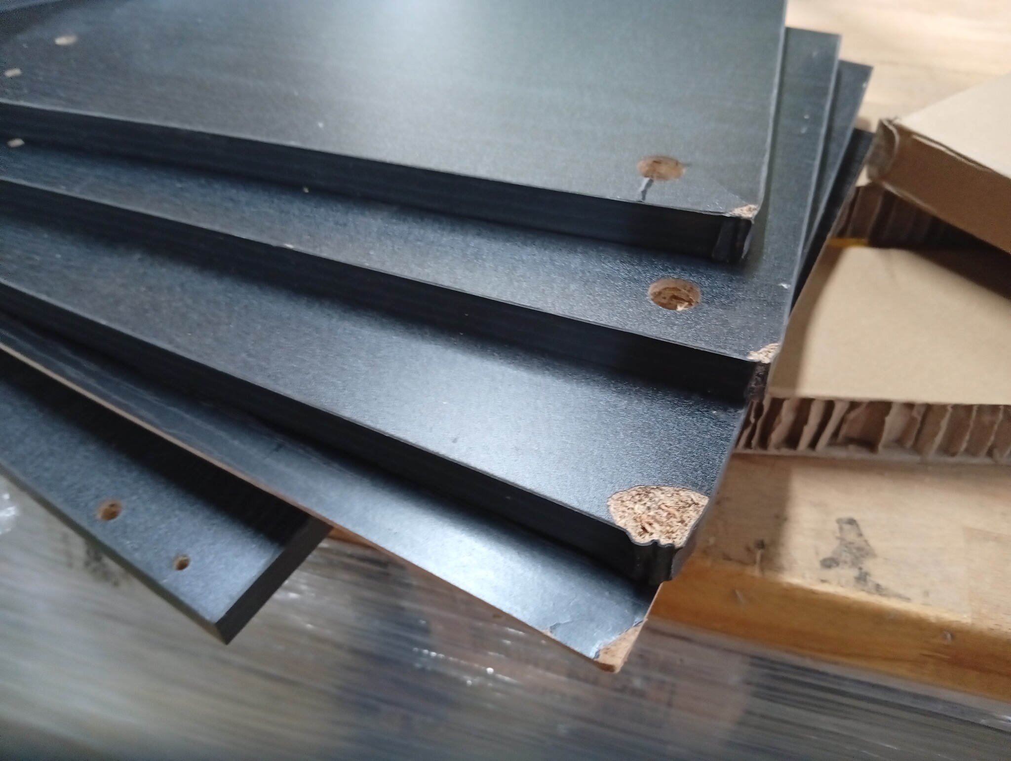 vidaXL Badkamerwandkast 60x25x30 cm bewerkt hout zwart