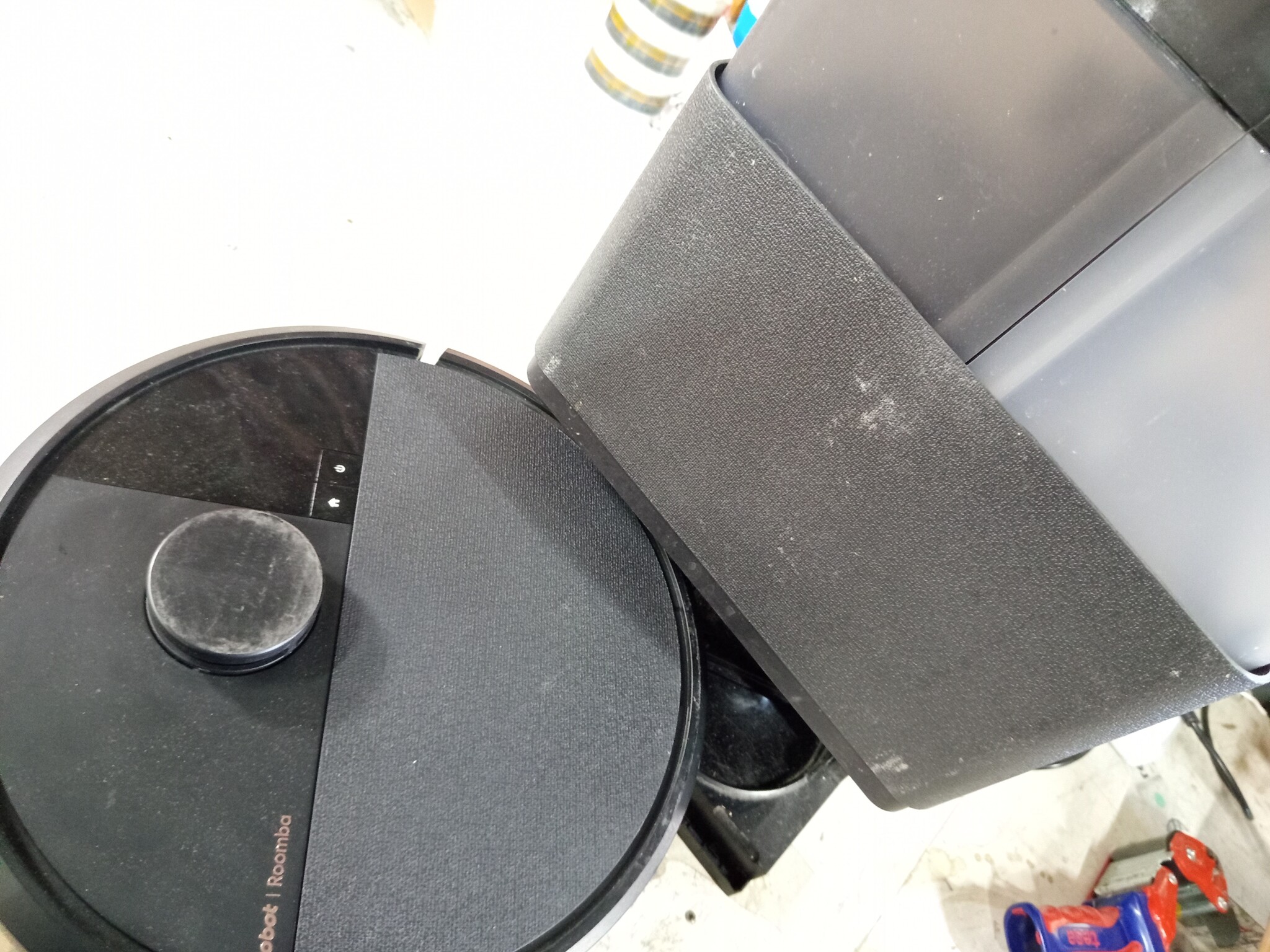 iRobot Roomba® Plus 505 Combo + AutoWash Dock Robotstofzuiger met Dweilfunctie - Multifunctioneel Dock - DualClean Dweilpads met PerfectEdge - Verwarmd Pad Drogen - ClearView Pro LiDAR - Zwart (N1850)