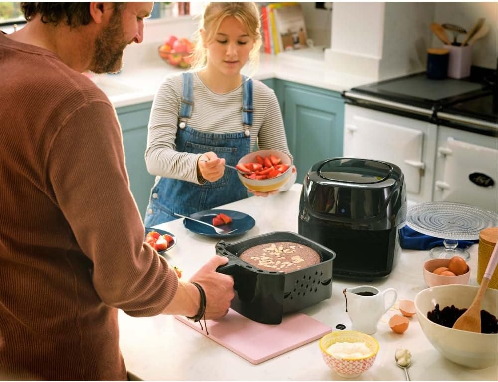 Russell Hobbs Air Fryer XXL 8L [compacte behuizing, 7 kookfuncties, 10 programma's] Rapid Air (vaatwasserbestendig, max. 220°C, frituurpan zonder olie, grillen, bakken, braden) Satisfry 27170-56
