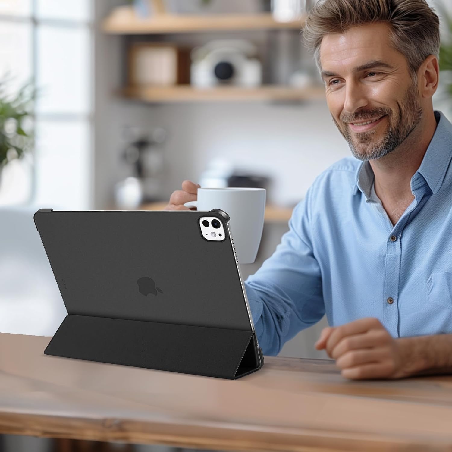 Hoes voor iPad Pro 13 inch (M4 2024) Smart Folio Stand | Semi-transparant Mat Zwart | Ultradun met Slaap/Waak-functie