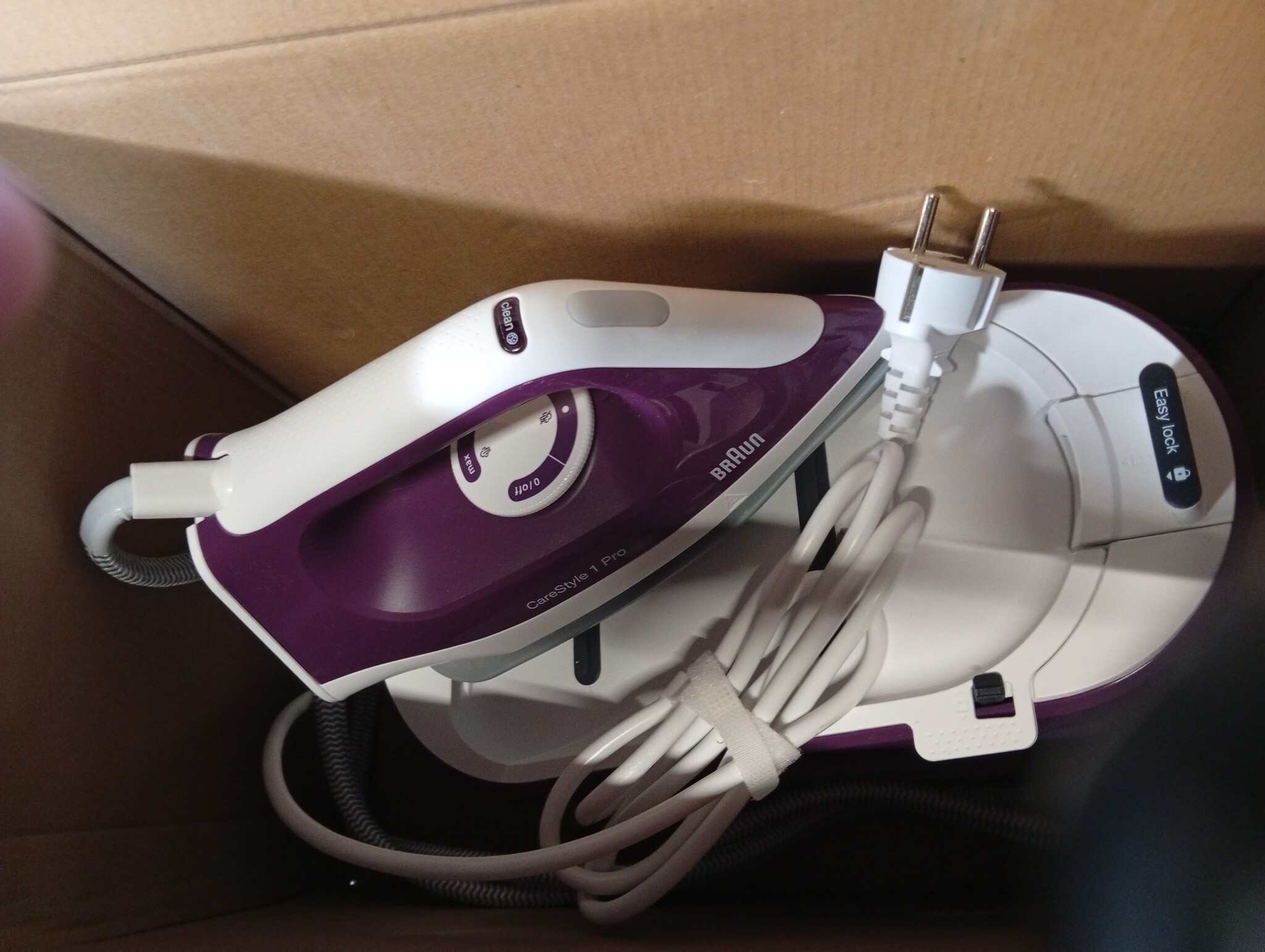 Braun CareStyle 1 Pro IS1514 VI stoomstrijkijzer station - stoomstrijkijzer met FreeGlide 3D-technologie, verticale stoom, anti-druppelfunctie, 1,7 l watertank, 6 bar, 120 g/min, 2200 W, violet