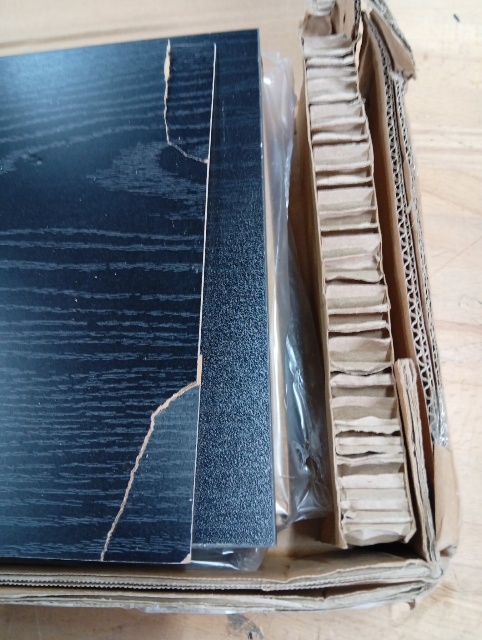 vidaXL Badkamerwandkast 80x25x30 cm bewerkt hout zwart