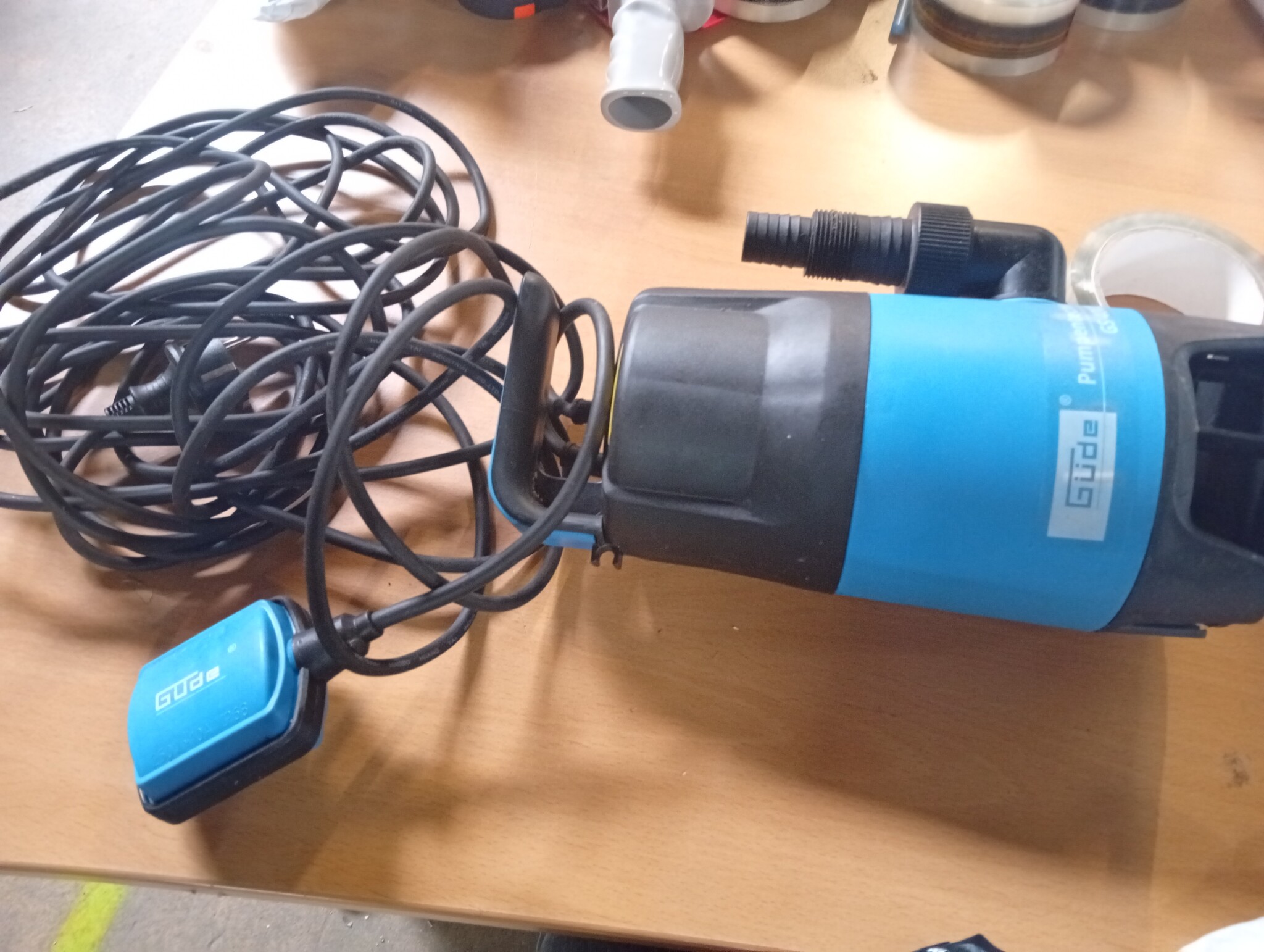 Güde 94630 - GS4002P - Dompelpomp voor afvalwater - Met vlotterschakelaar - 400 W - 7500 l/h Maximale opvoerhoogte 5 m [Energieklasse A], blauw/zwart
