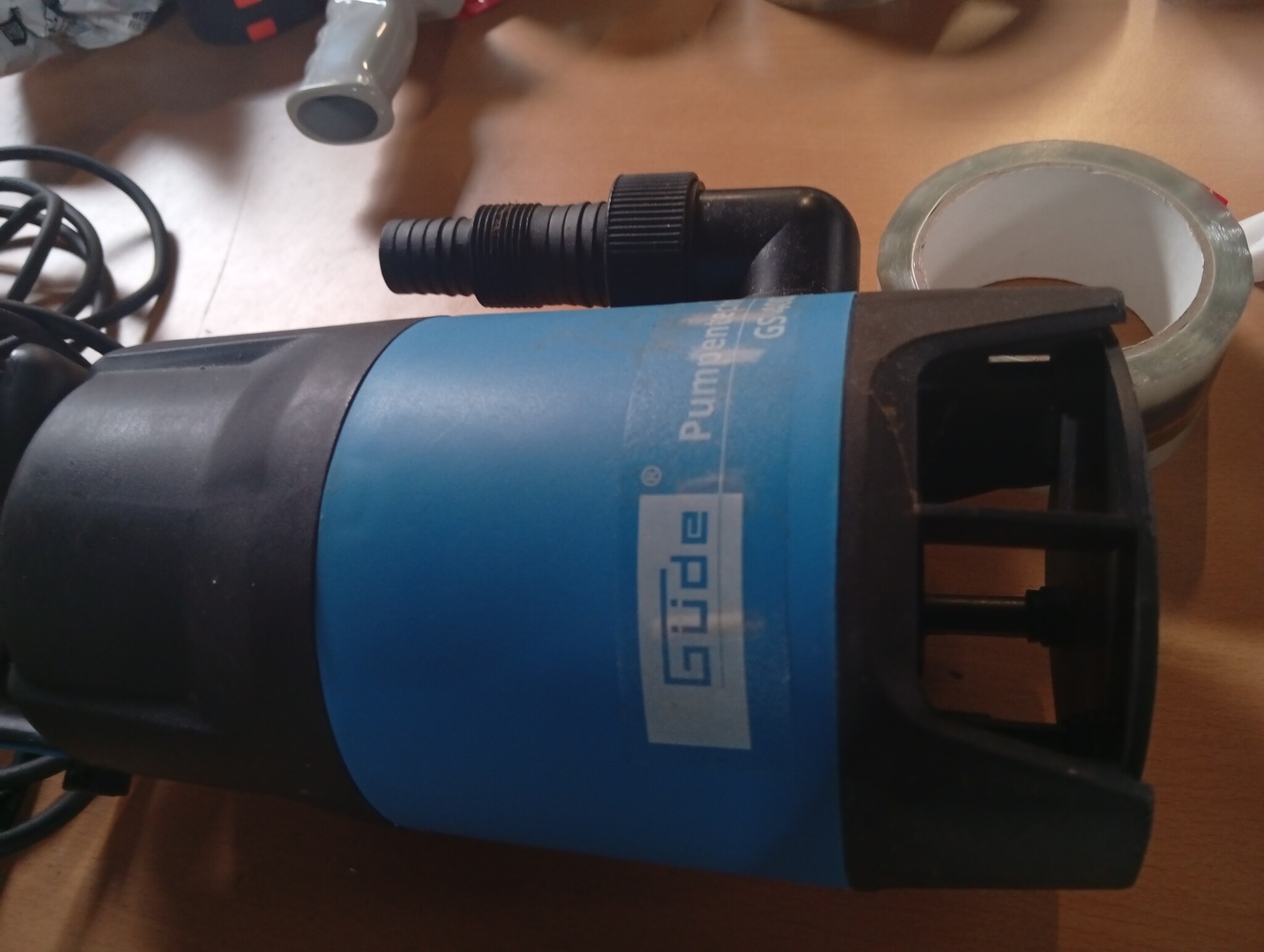 Güde 94630 - GS4002P - Dompelpomp voor afvalwater - Met vlotterschakelaar - 400 W - 7500 l/h Maximale opvoerhoogte 5 m [Energieklasse A], blauw/zwart