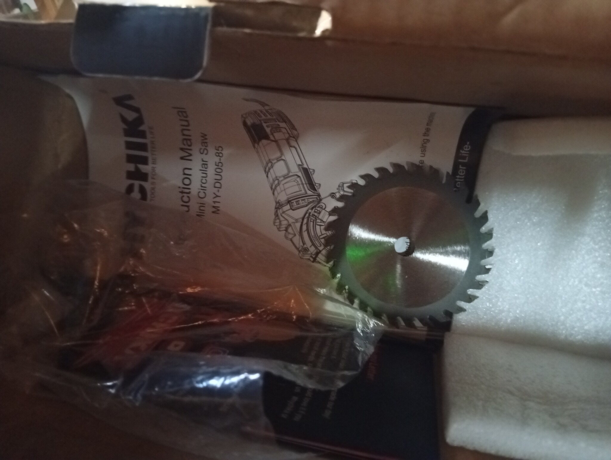 HYCHIKA Cirkelzaag, 500W Mini cirkelzaag, 4500 RPM, Zaagdiepte: 0-25 mm, Zuivere kopermotor, 3 messen voor het zagen van hout, zacht metaal, tegels en plastic