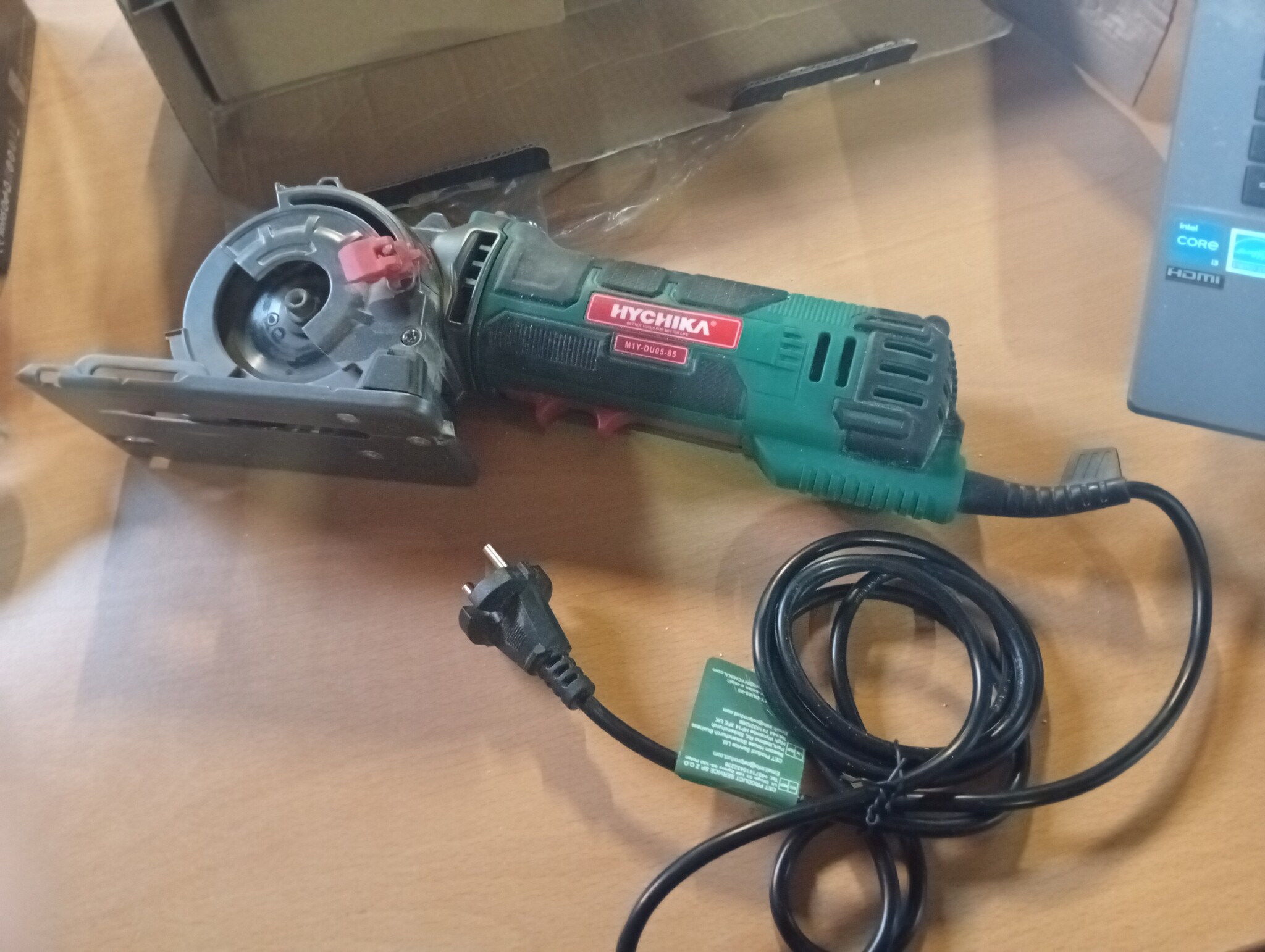 HYCHIKA Cirkelzaag, 500W Mini cirkelzaag, 4500 RPM, Zaagdiepte: 0-25 mm, Zuivere kopermotor, 3 messen voor het zagen van hout, zacht metaal, tegels en plastic