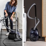 Siemens Synchropower VS06B1110 Stofzuiger met zak, hygiënefilter, vloerzuigmond voor harde vloeren en tapijt, sterke zuigkracht, lange kabel, spleetzuigmond, 700 W, blauw