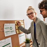 Amazon Basics Prikbord van kurk met aluminium frame 90 x 60 cm zilver