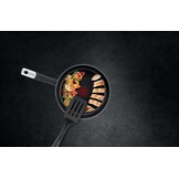 Tefal C38806 Essential koekenpan van hard titanium 28 cm | Antiaanbaklaag met titaniumdeeltjes | Temperatuurindicator voor het thermische signaal | Vaatwasmachinebestendig | Gemaakt in Frankrijk | Zwart