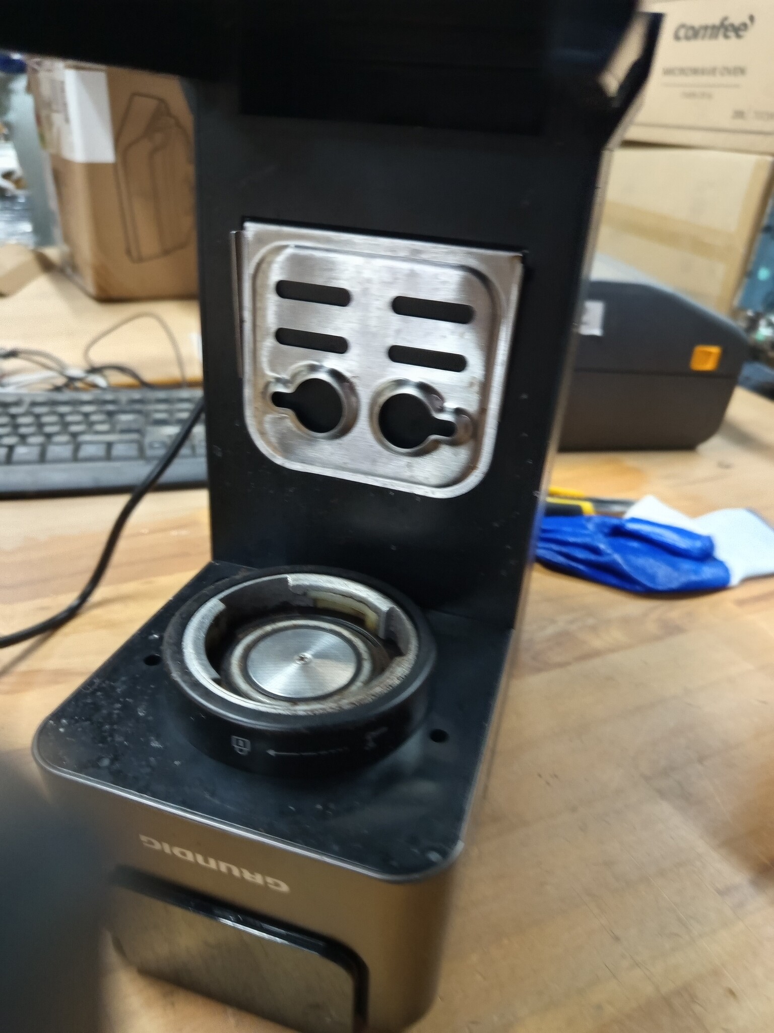 Grundig Espressomachine KSM 5330 - 1628W - 15 Bar - Met Melkreservoir - 54% Korting