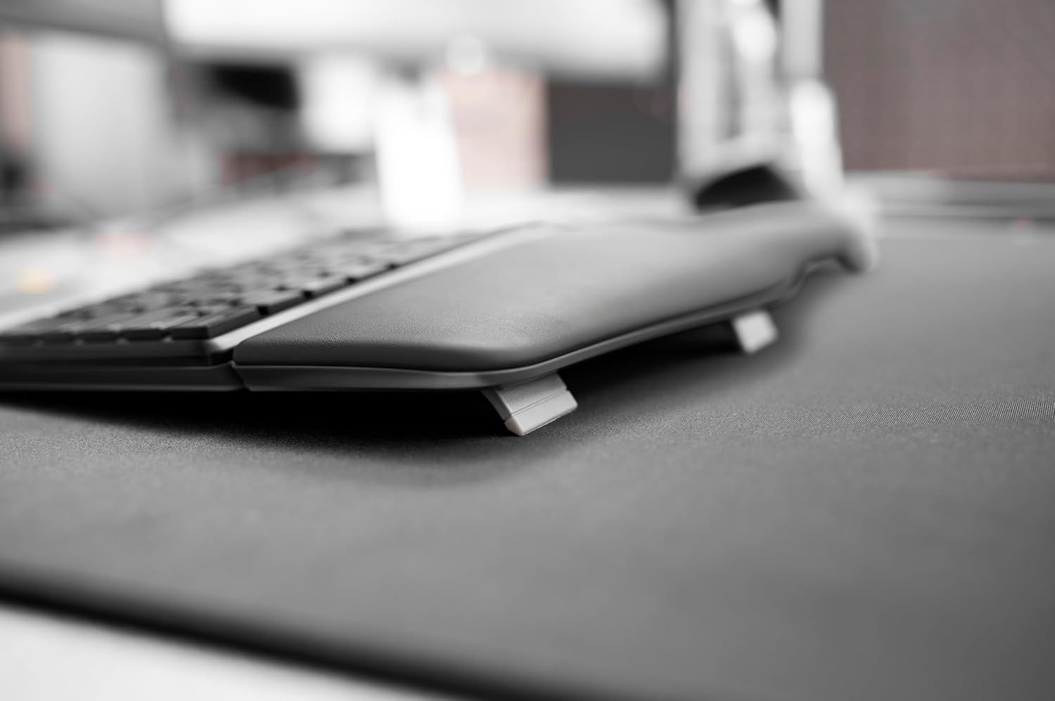 CHERRY KC 4500 ERGO, ergonomisch toetsenbord, Duitse indeling (QWERTZ), bekabeld, gevoerde handpalm met memory foam, gebogen toetsenbord, Zwart