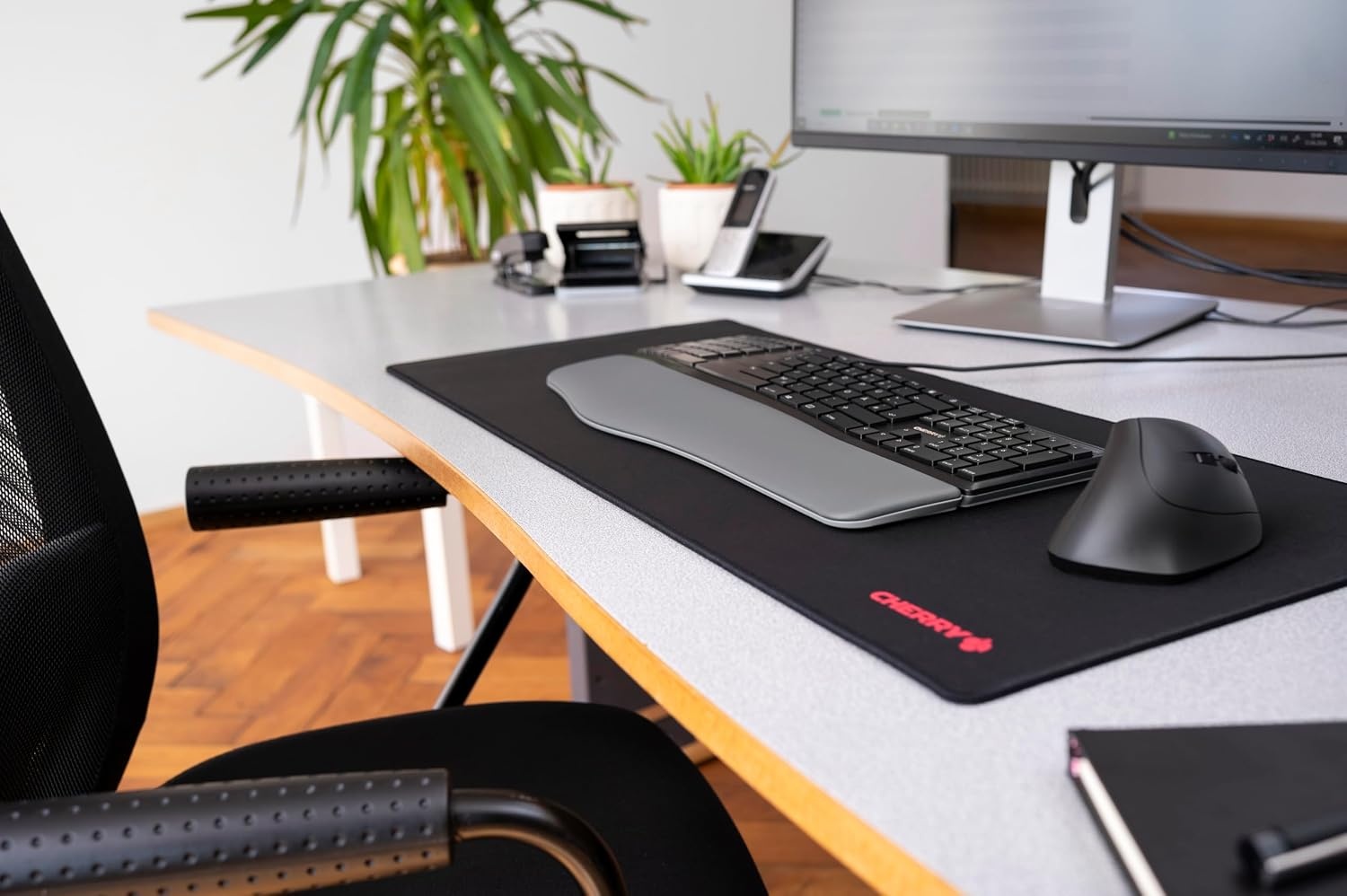 CHERRY KC 4500 ERGO, ergonomisch toetsenbord, Duitse indeling (QWERTZ), bekabeld, gevoerde handpalm met memory foam, gebogen toetsenbord, Zwart