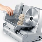 SEVERIN Allessnijder voor brood, vleeswaren of kaas, broodsnijmachine met traploos instelbare snijdikte, snijmachine met vingerbescherming, zilver, AS 3915
