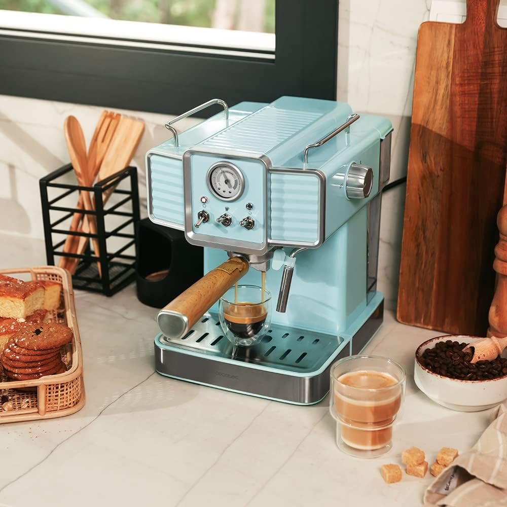 Cecotec Espressomachine Express Power Espresso 20 Tradizionale Light Blue, 1350 W, espresso en cappucicno, 20 bar en thermoblok, vaporizer, manometer, vintage design, inhoud 1,5 liter