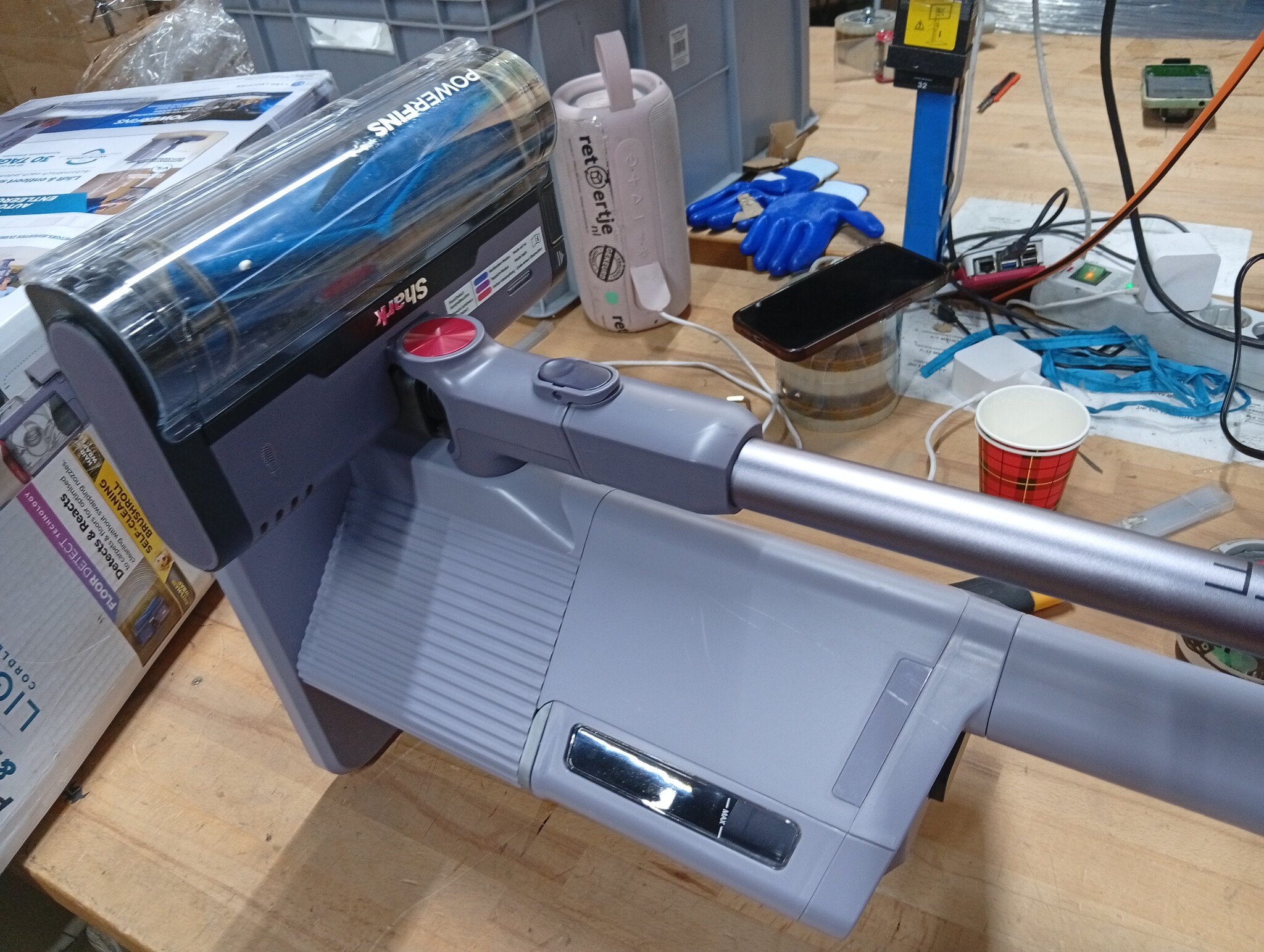 Shark PowerLite Steelstofzuiger met Laadstation (59% korting)