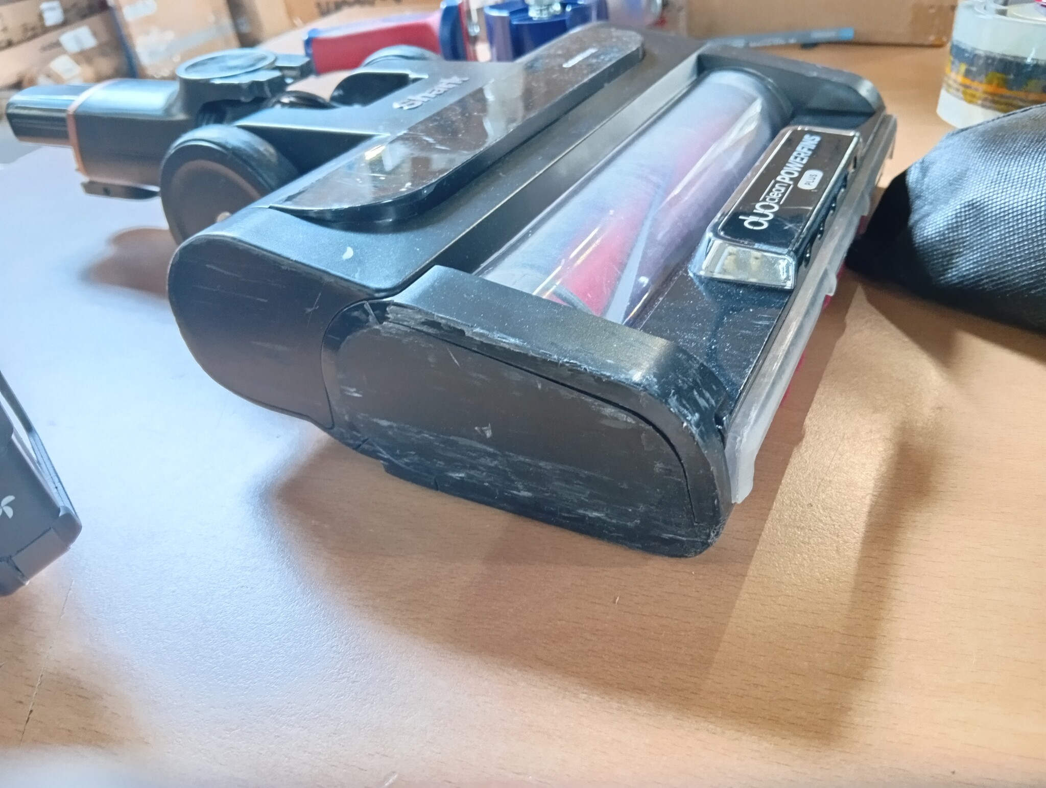 Shark Stratos Snoerloze Steelstofzuiger, PowerFins Plus, 60 Min. Gebruiksduur, Anti Hair Wrap & CleanSense IQ Stofzuiger met Auto-Set, Huisdier-, Spleet- en Multi-Oppervlakmondstuk, IZ400EUTBK