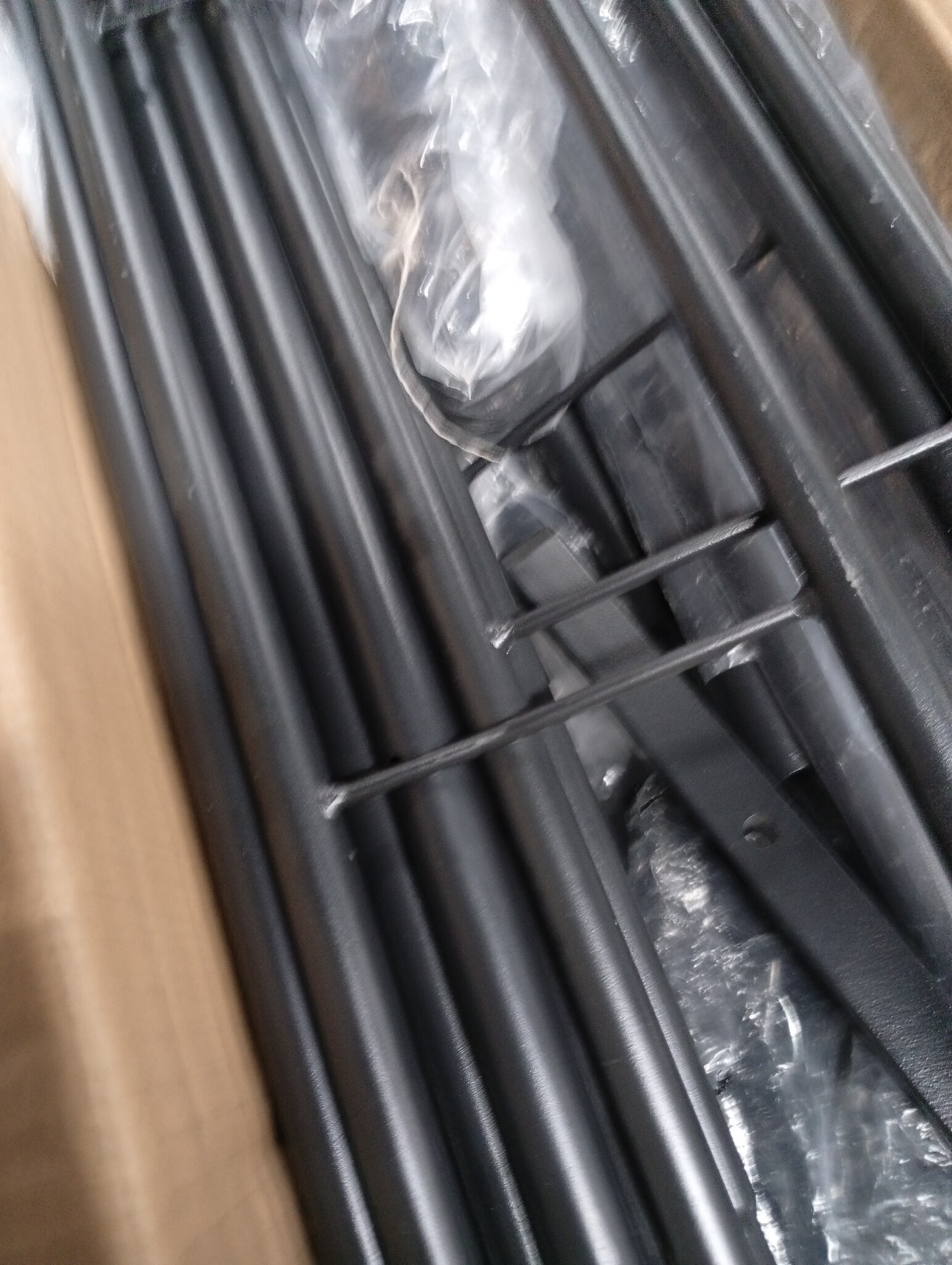 vidaXL Bedframe met hoofdbord metaal zwart 140x200 cm
