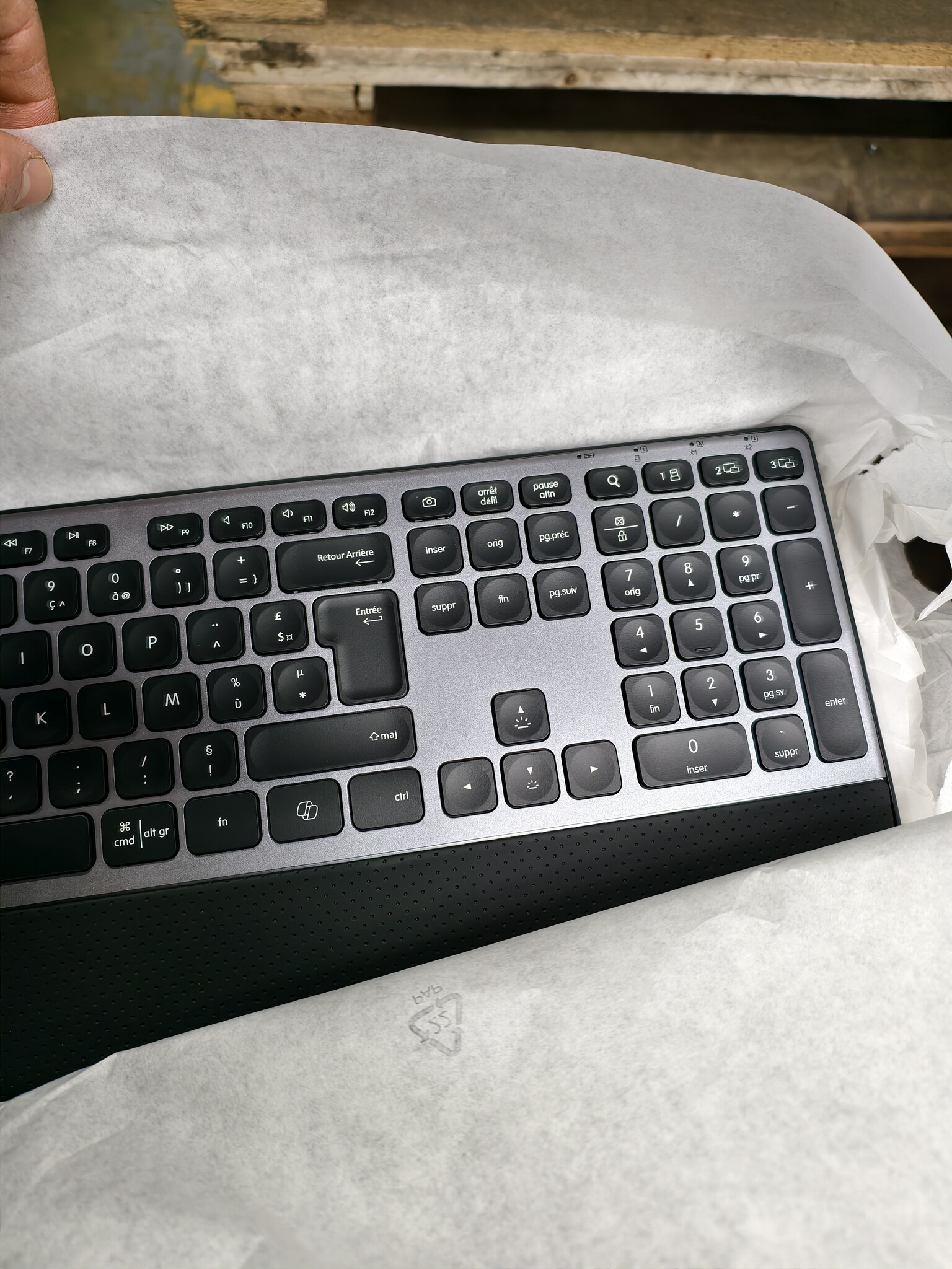 Toetsenbord K9100 Oplaadbaar | Draadloos Bluetooth voor meerdere apparaten PC laptop desktop | 3 niveaus achtergrondverlichting met polssteun (azerty)