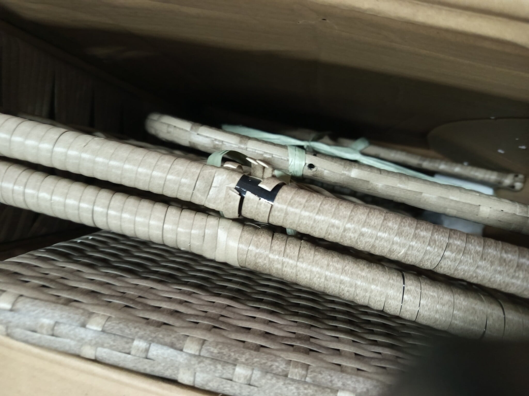vidaXL Tuinschommelstoel met kussens poly rattan beige