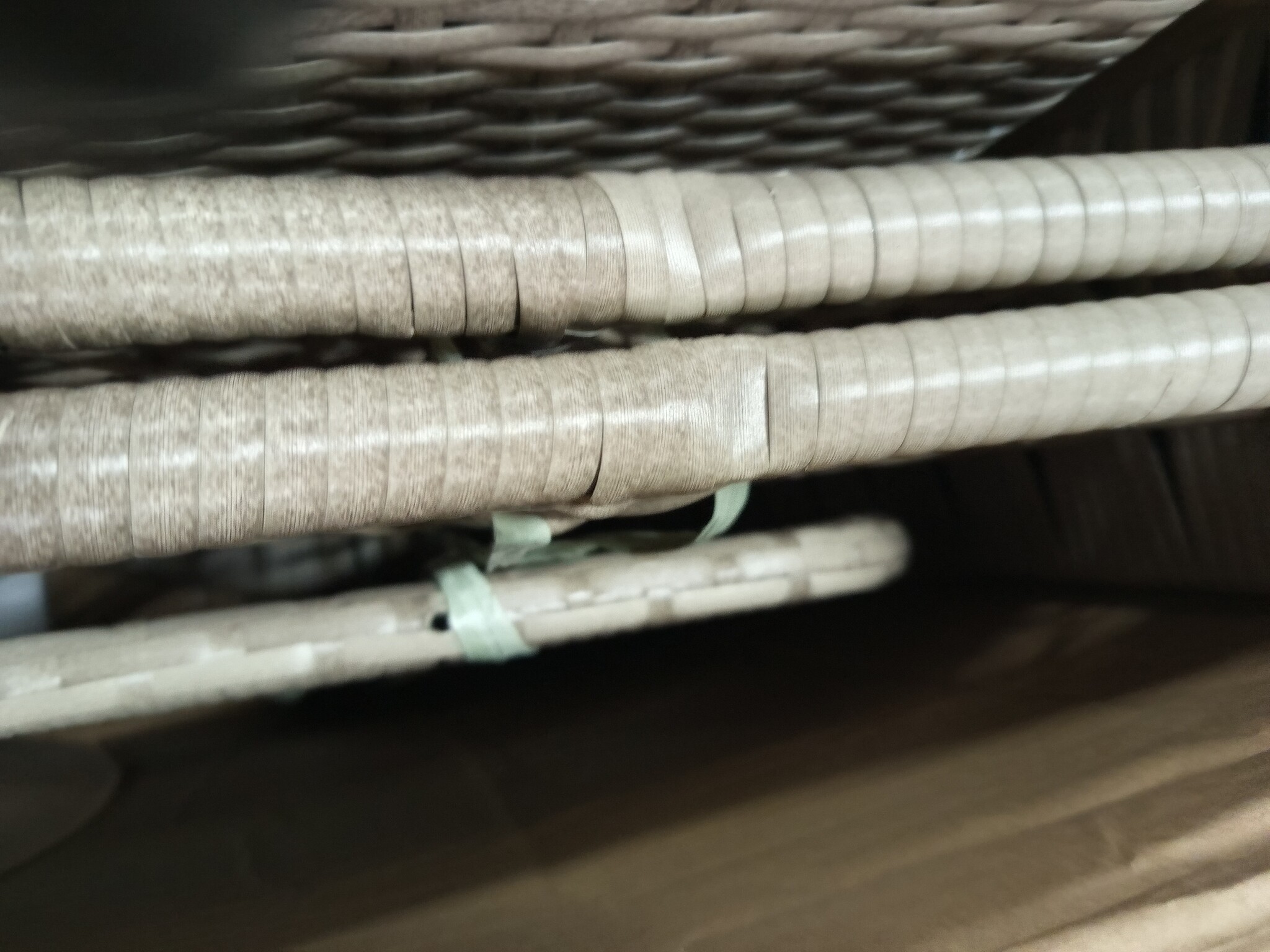 vidaXL Tuinschommelstoel met kussens poly rattan beige