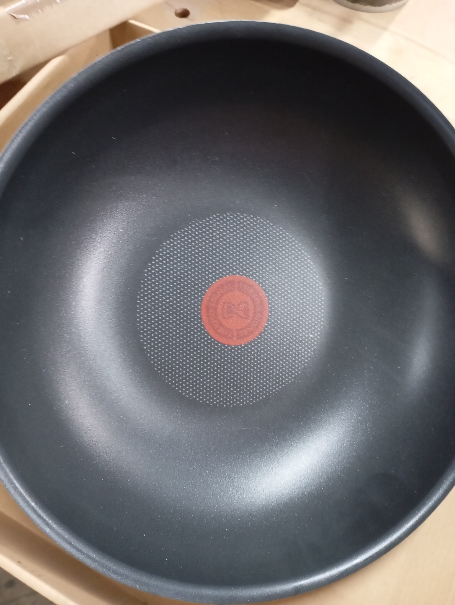 Tefal Wokpan van 28 cm, 6 tot 8 personen, geen inductie, resistent B56419AZ - Maat Wokpan 28 cm