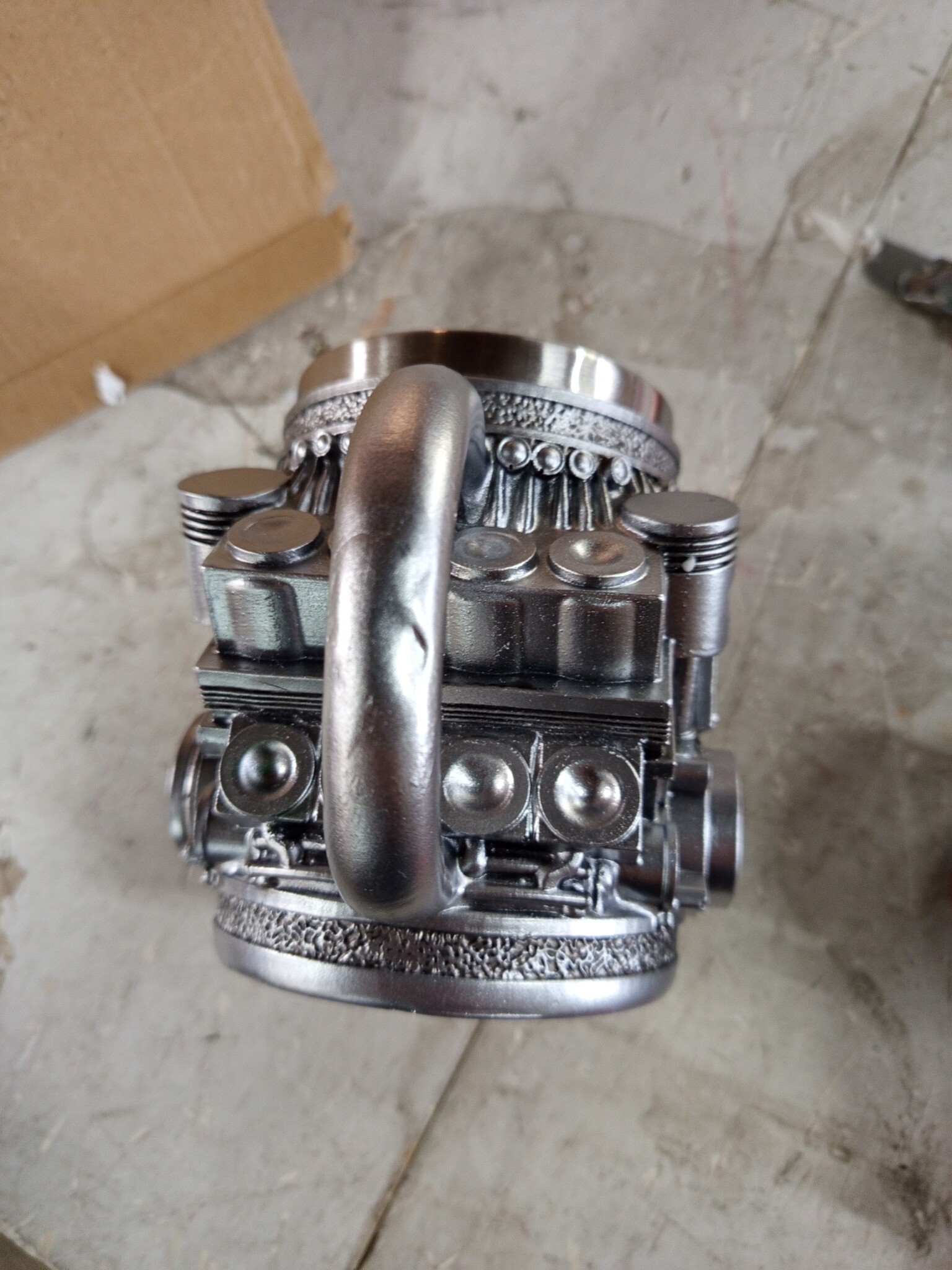 V8 Motor Koffiebeker 300ml - Zilver (50% Korting)